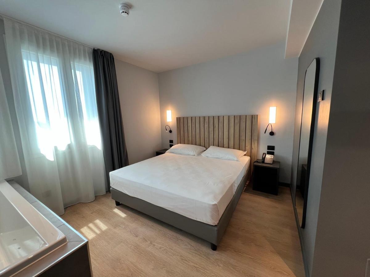 Chambre Lit King-Size avec Baignoire Spa