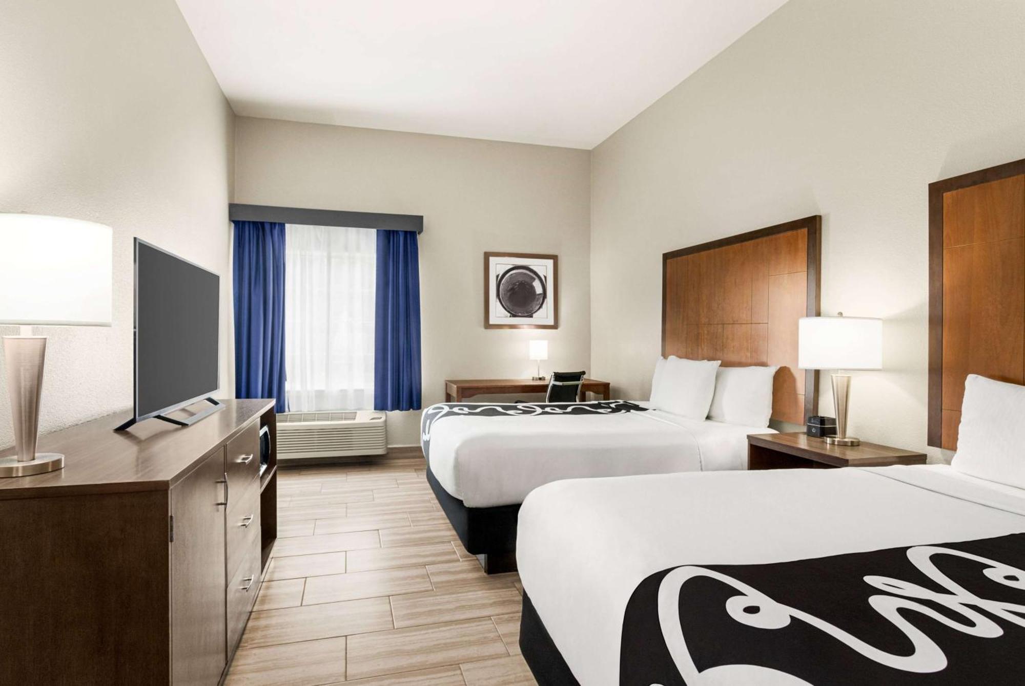 Queen Room with Two Queen Beds,1710427052:JPEG