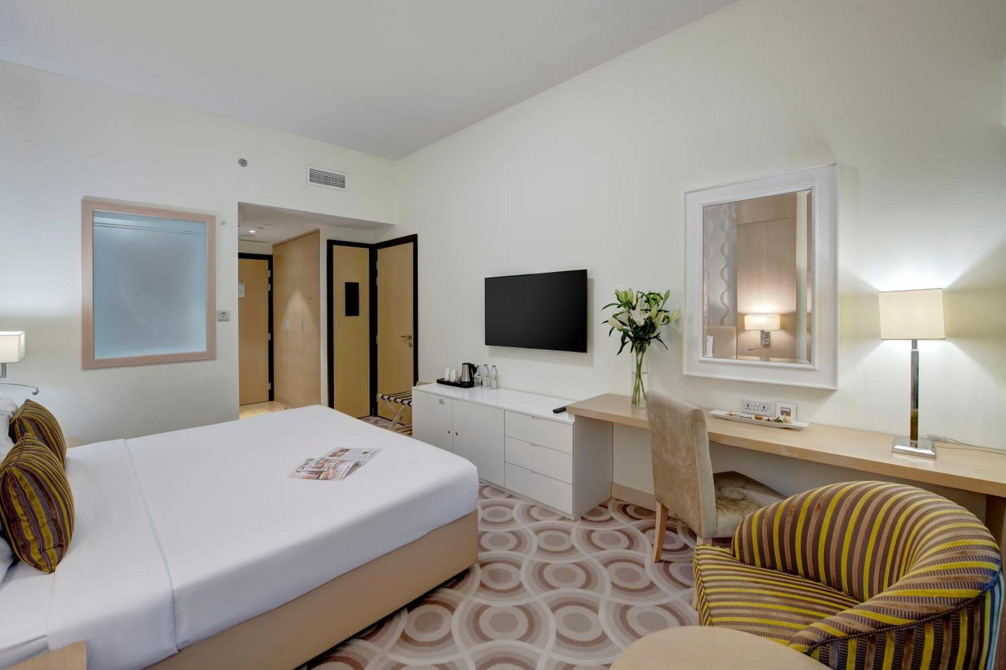 Guest Room Complimentary Shuttle Bus to Beach & Mall of the Emirates