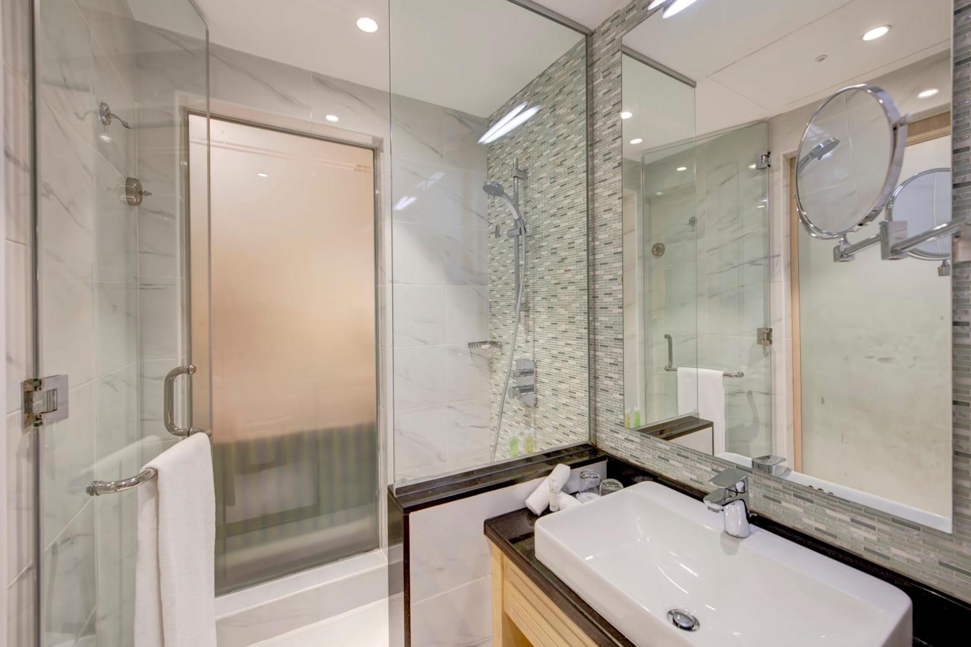 Guest Room Complimentary Shuttle Bus to Beach & Mall of the Emirates