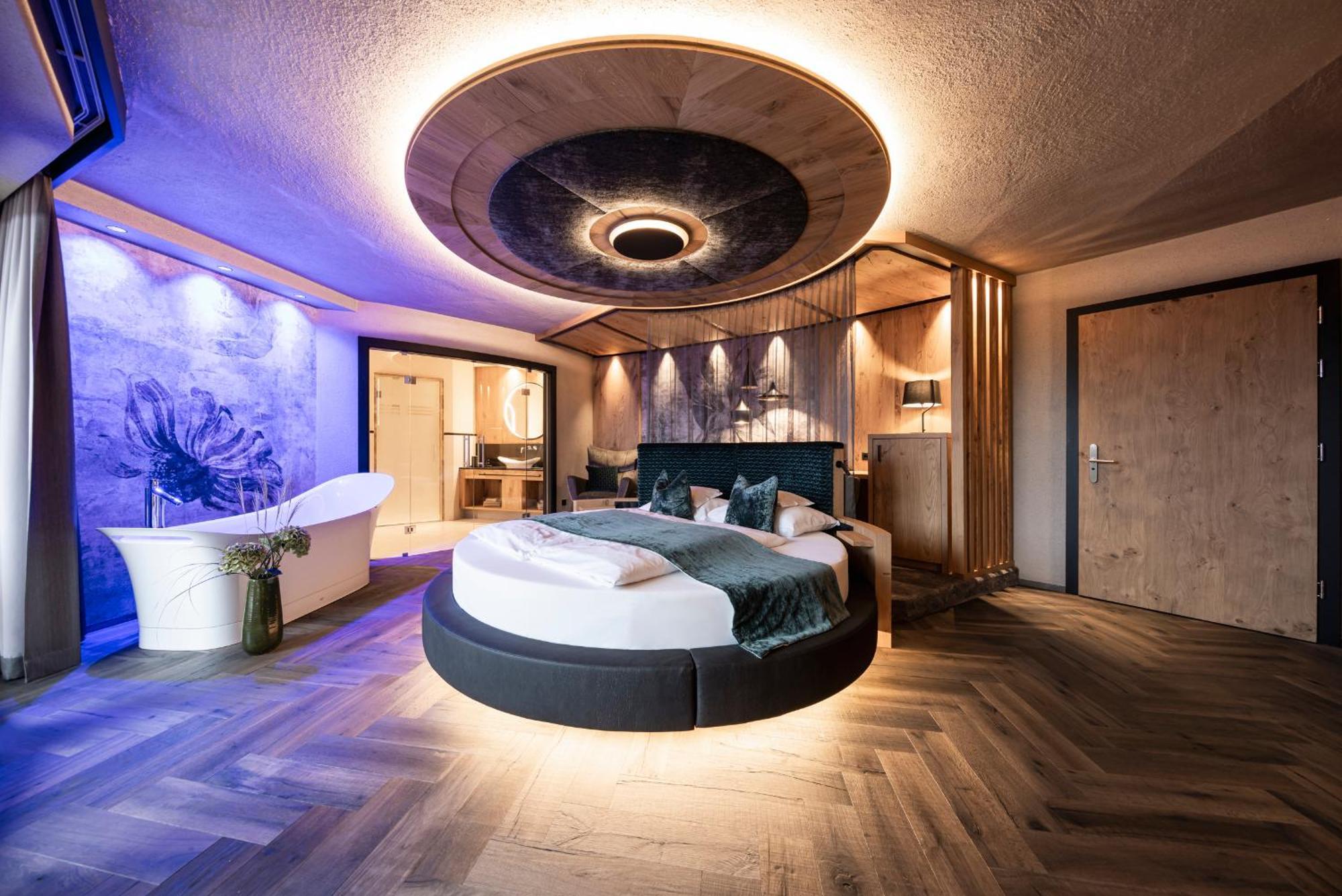 Deluxe Suite,1526620318:JPEG