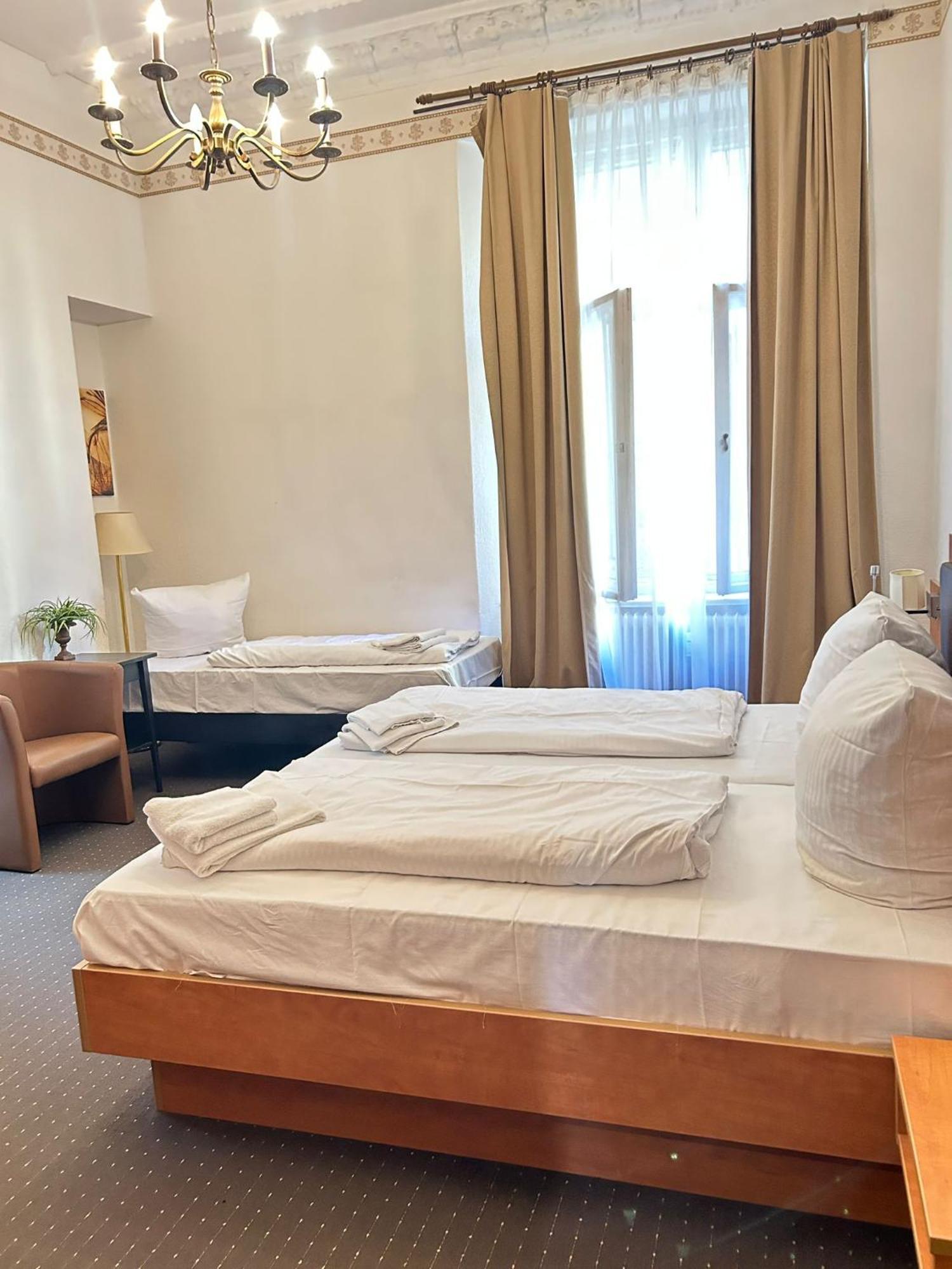 Triple Room,1549026262:JPEG
