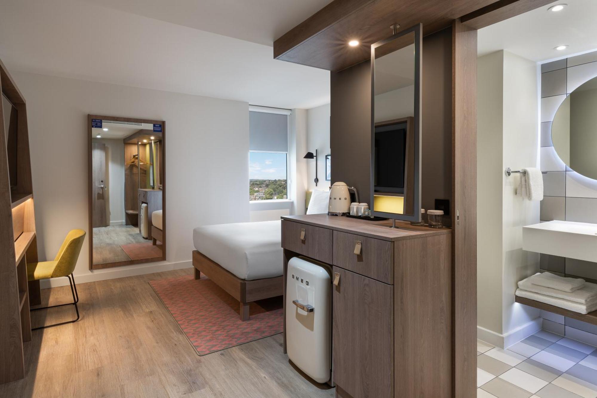 Queen Room with Sofa Bed,1552036879:JPEG