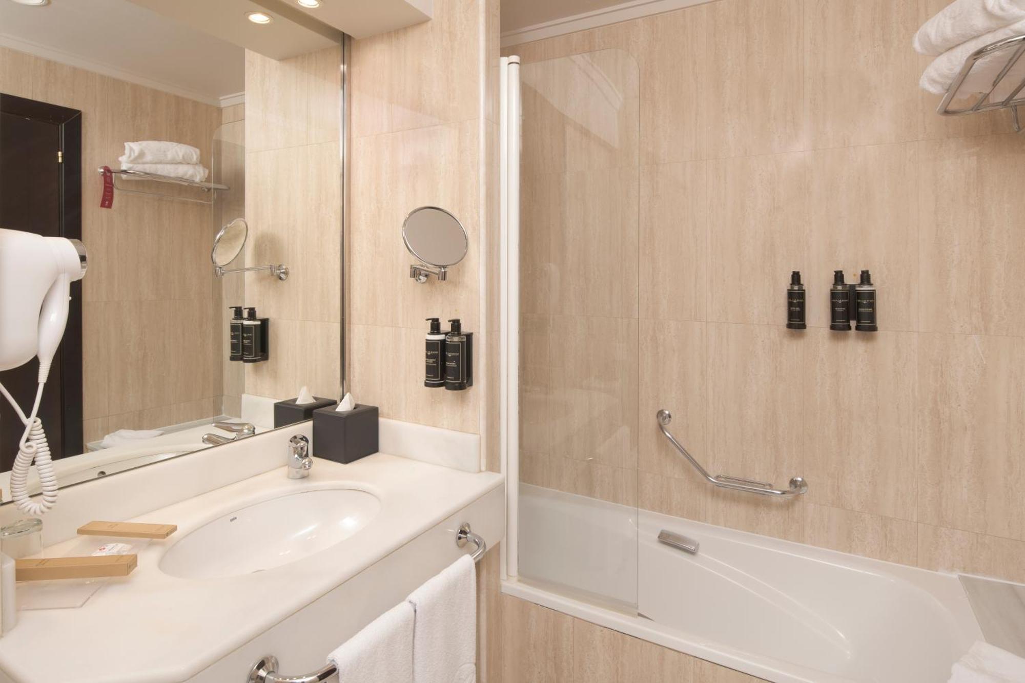 Family Room (2 Adults + 2 Children),1553164486:JPEG