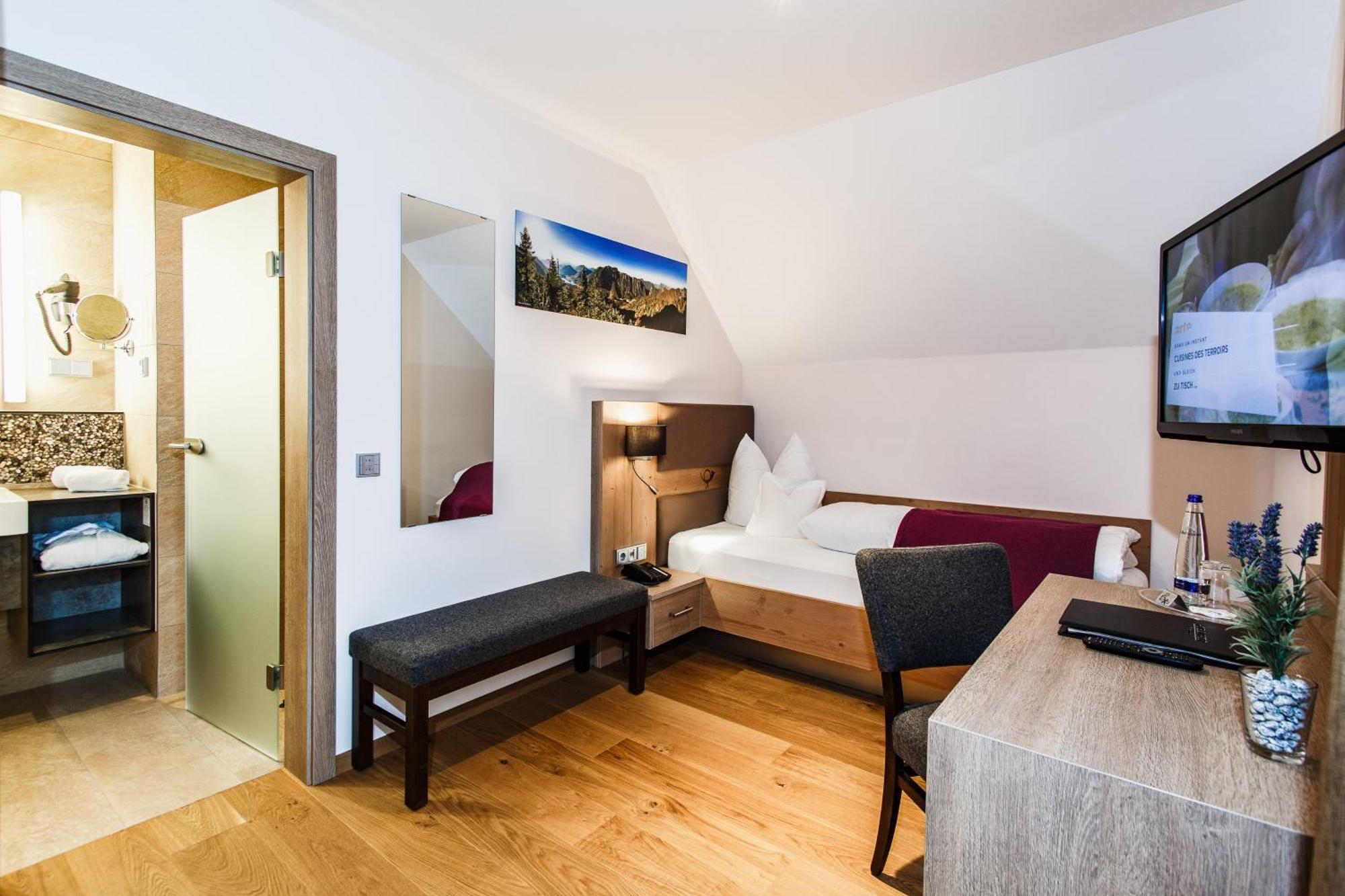 Single Room,1425206223:JPEG