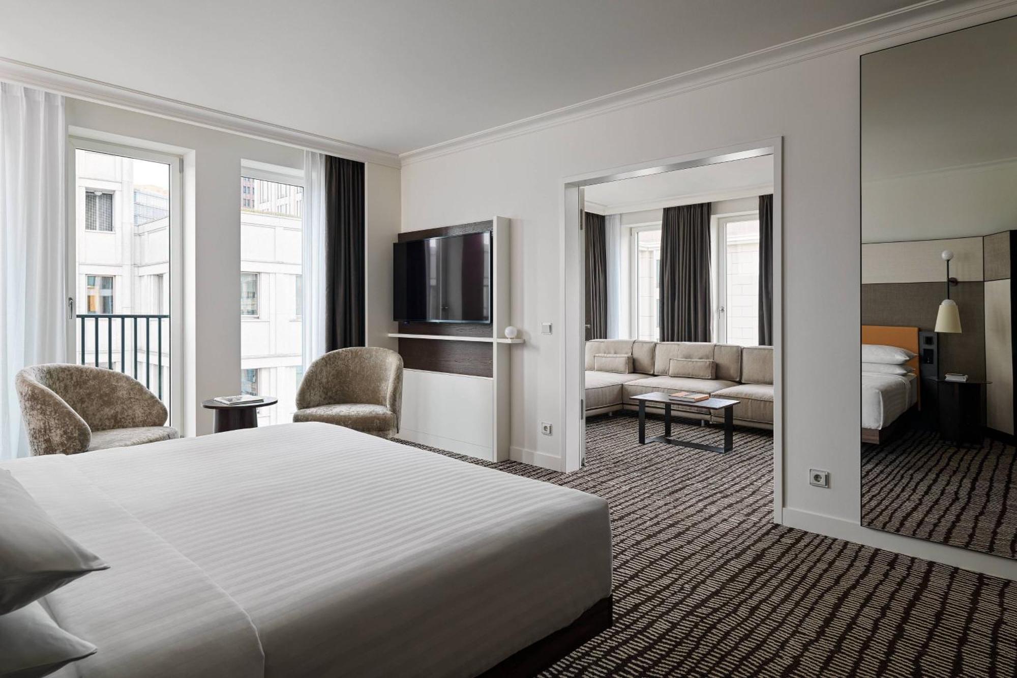 Executive Suite with Lounge Access, 1 King,1634399628:JPEG
