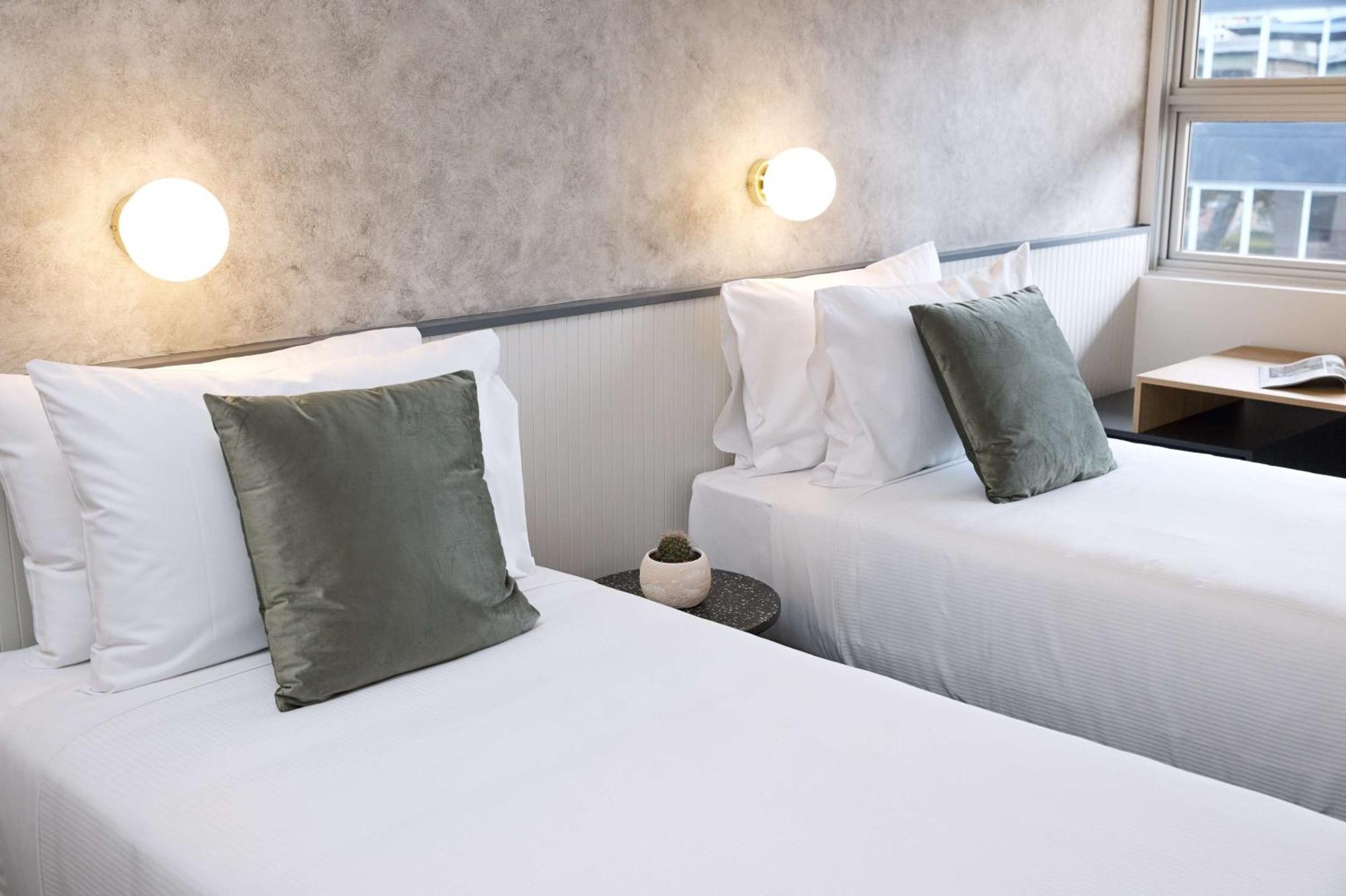 Twin Room,1555008925:JPEG