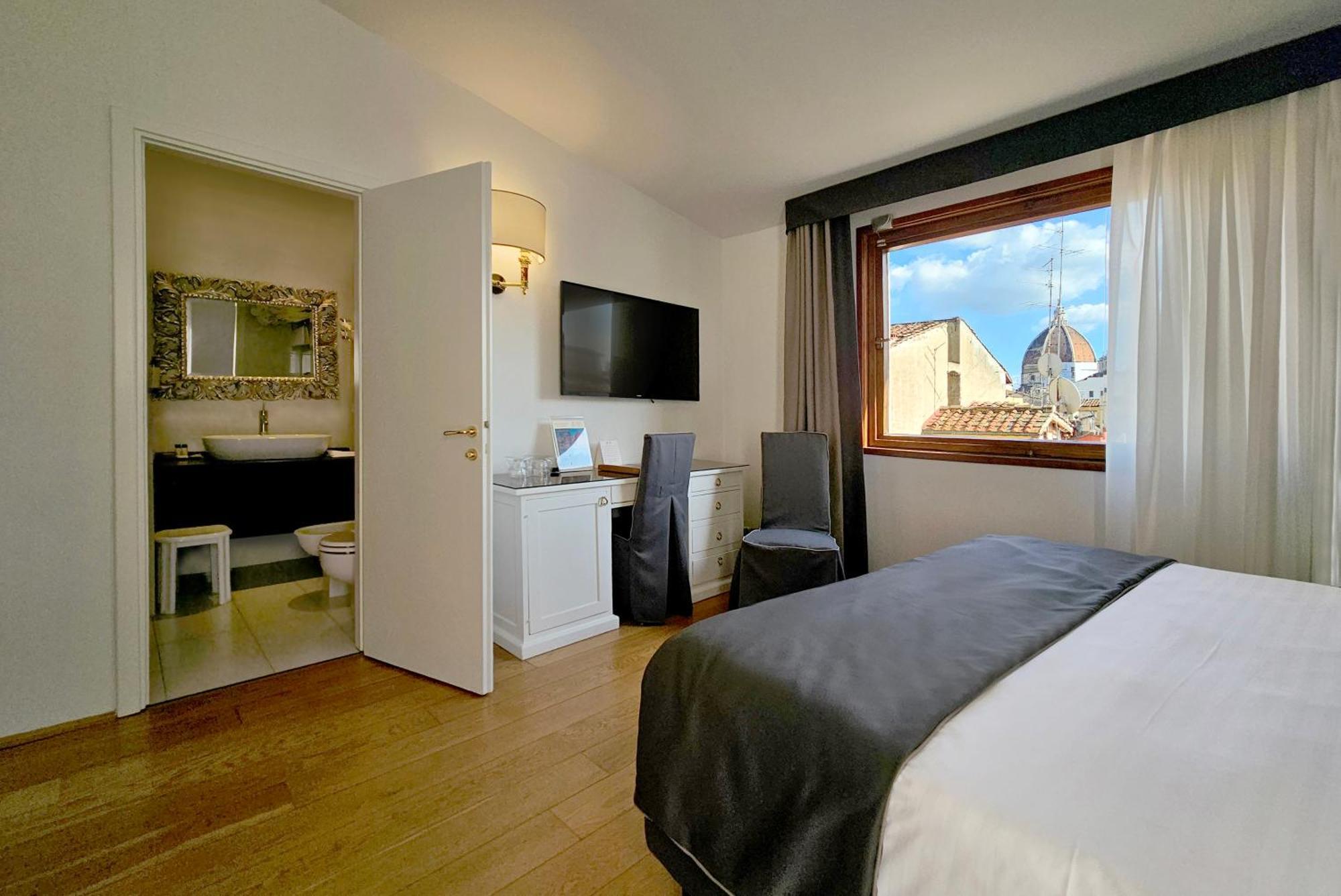 Deluxe Room,1559626747:JPEG