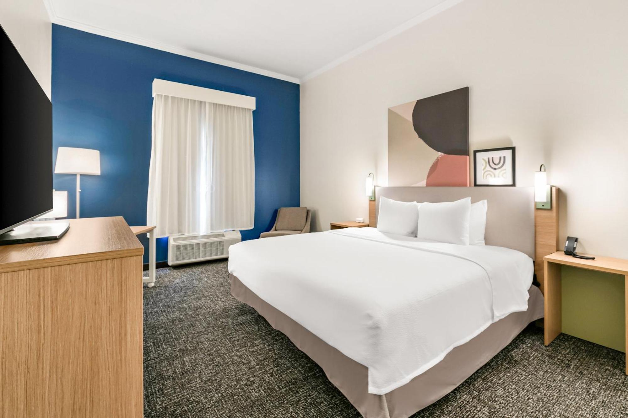 King Room with Roll-In Shower - Mobility and Hearing Access