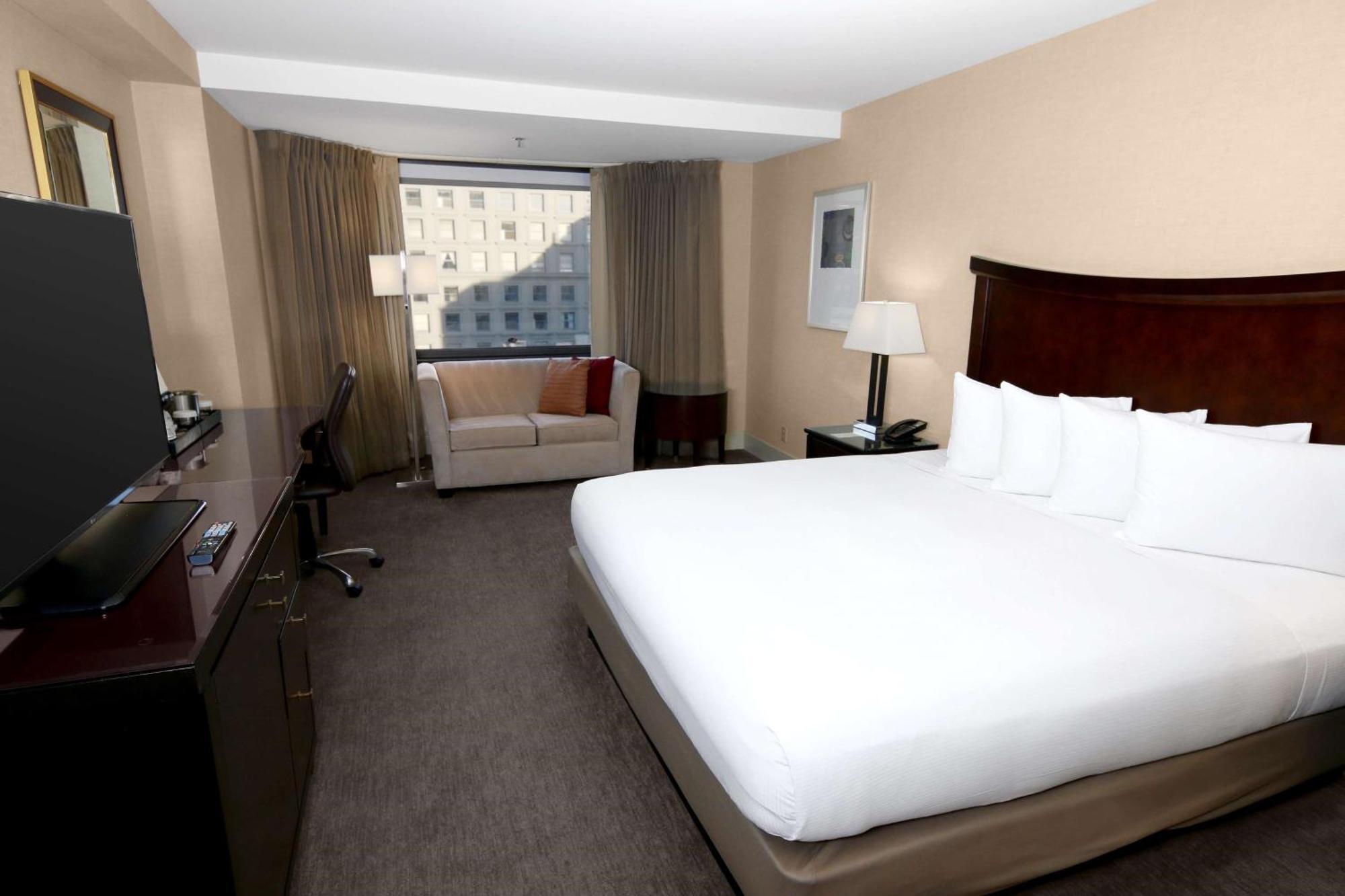 One King Bed,1587497641:JPEG