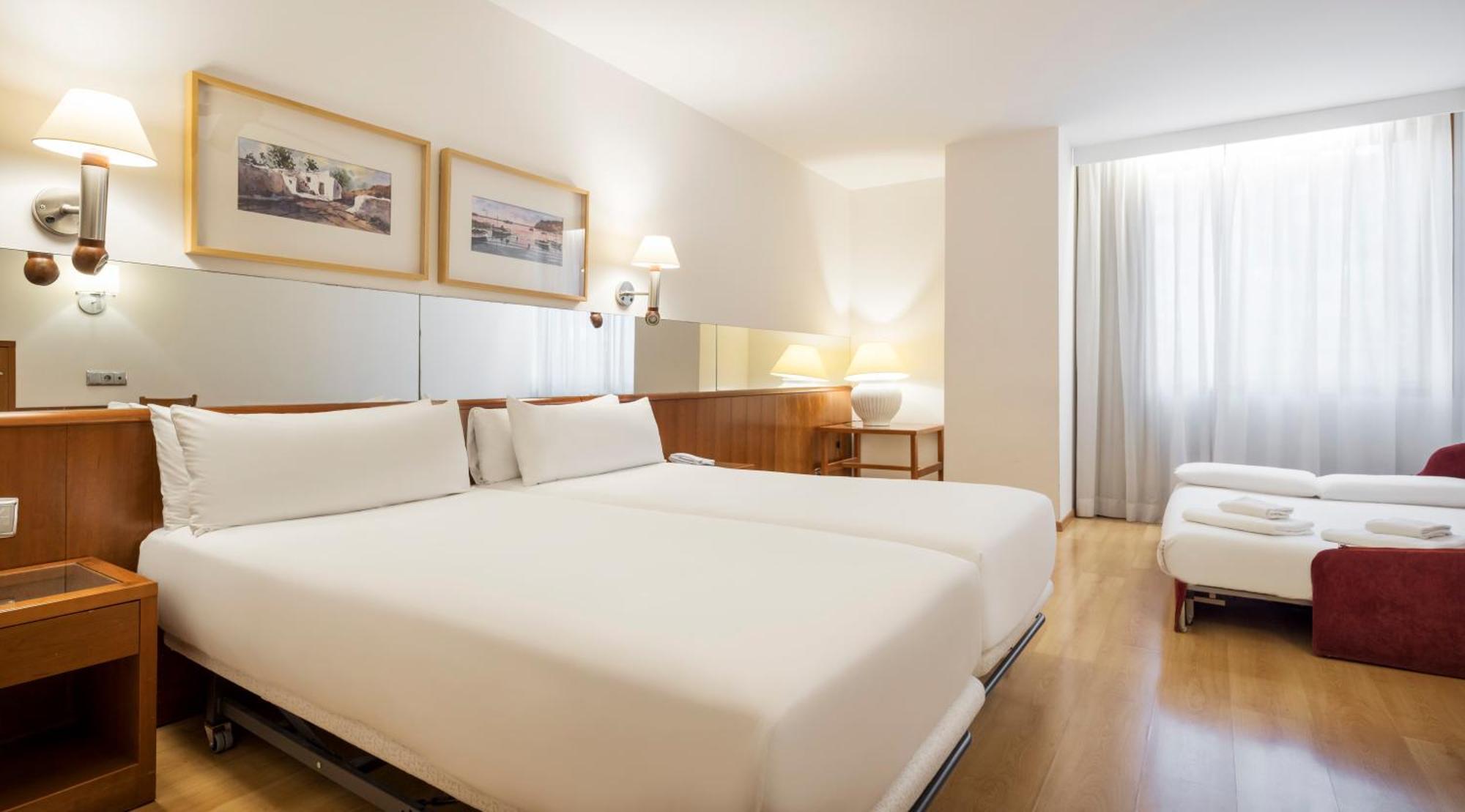 Quarto Família (3 Adultos)