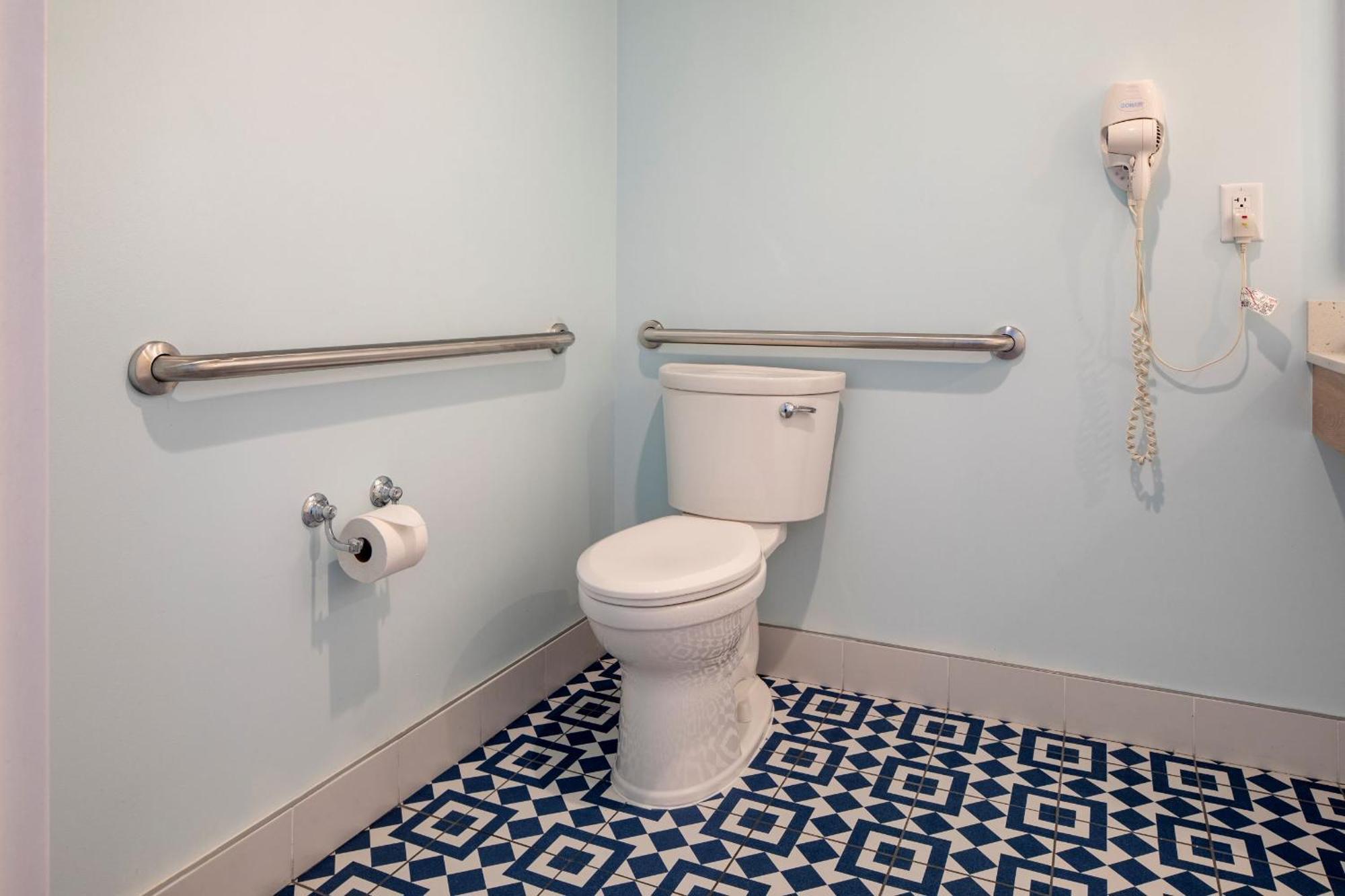 Standard Room Pool View ADA Tub Mobility Accessible Includes Early Park Admission*
