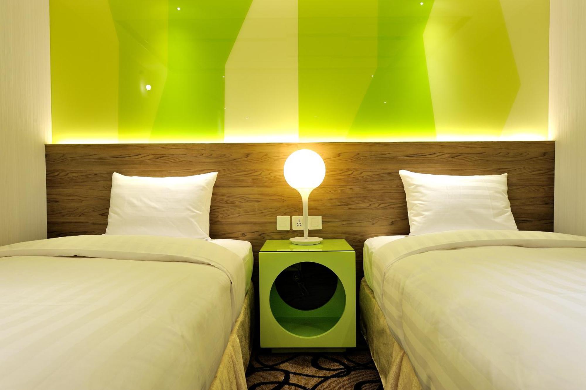 Standard Twin Room no window