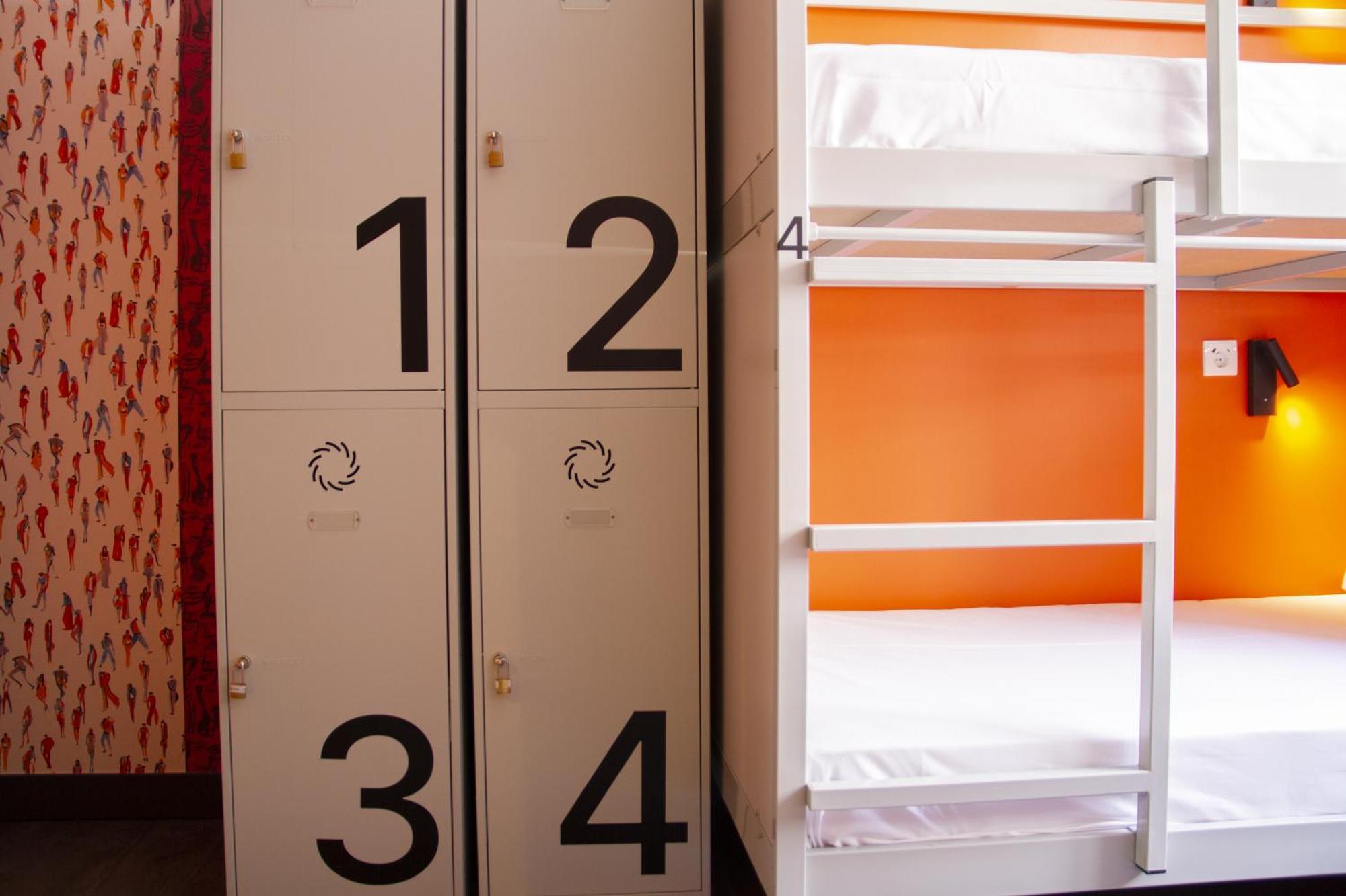 Bed in 4-Bed Mixed Dormitory Room with Private Bathroom,1596024808:JPEG