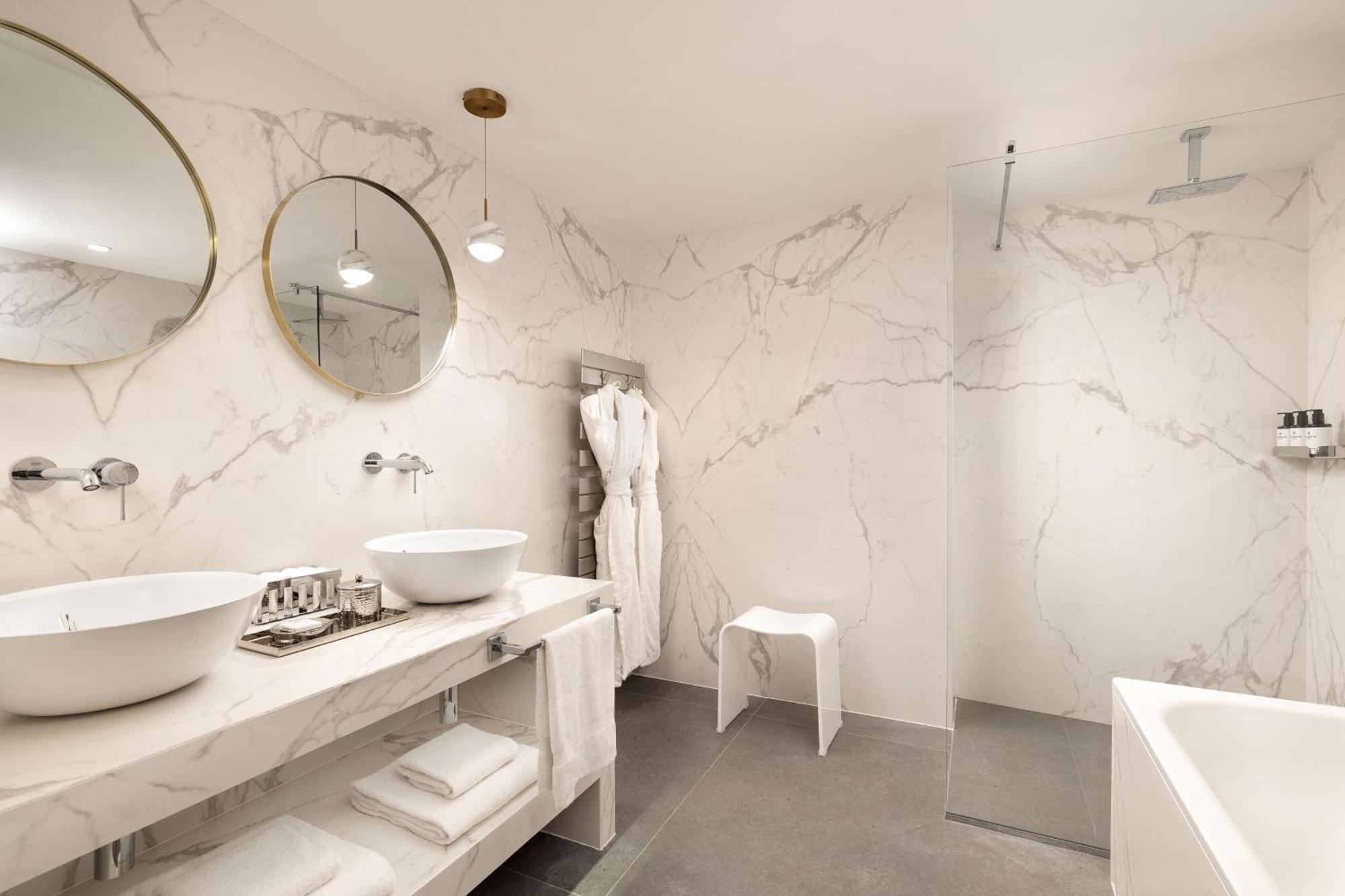 Luxe Kamer met Kingsize Bed, Uitzicht op Zee en Balkon