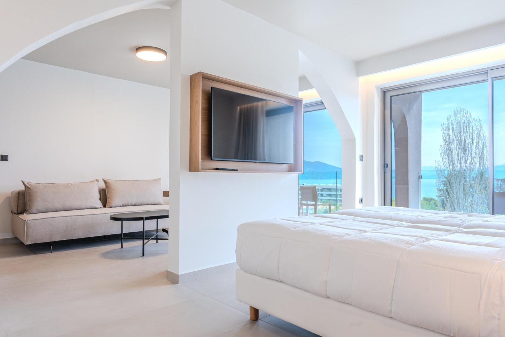 Premium One Bedroom Suite with Sea View