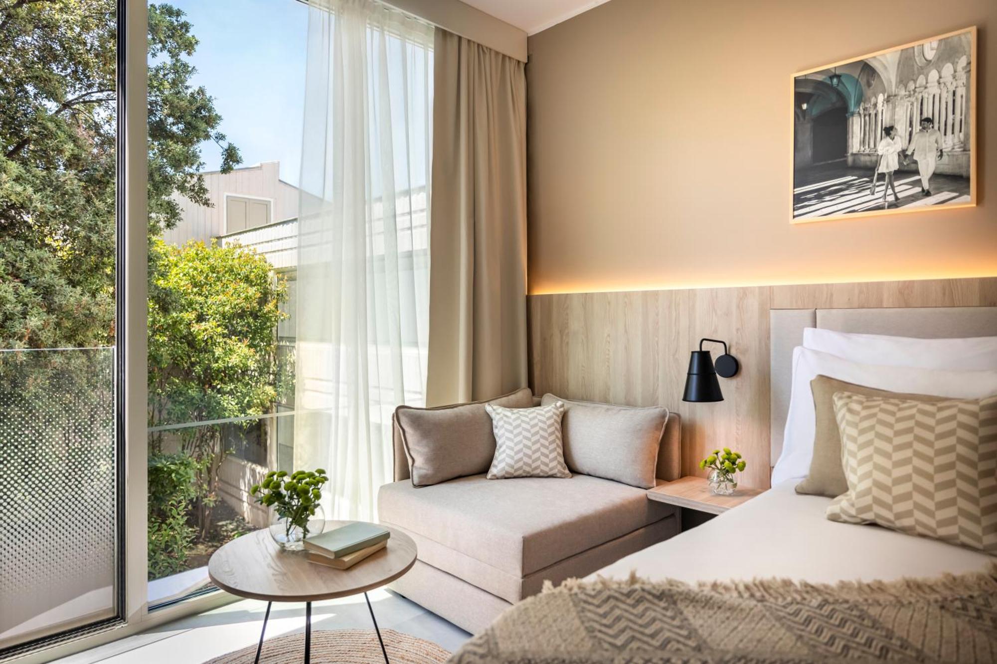 Standard Twin Room Park View Airport Transfer