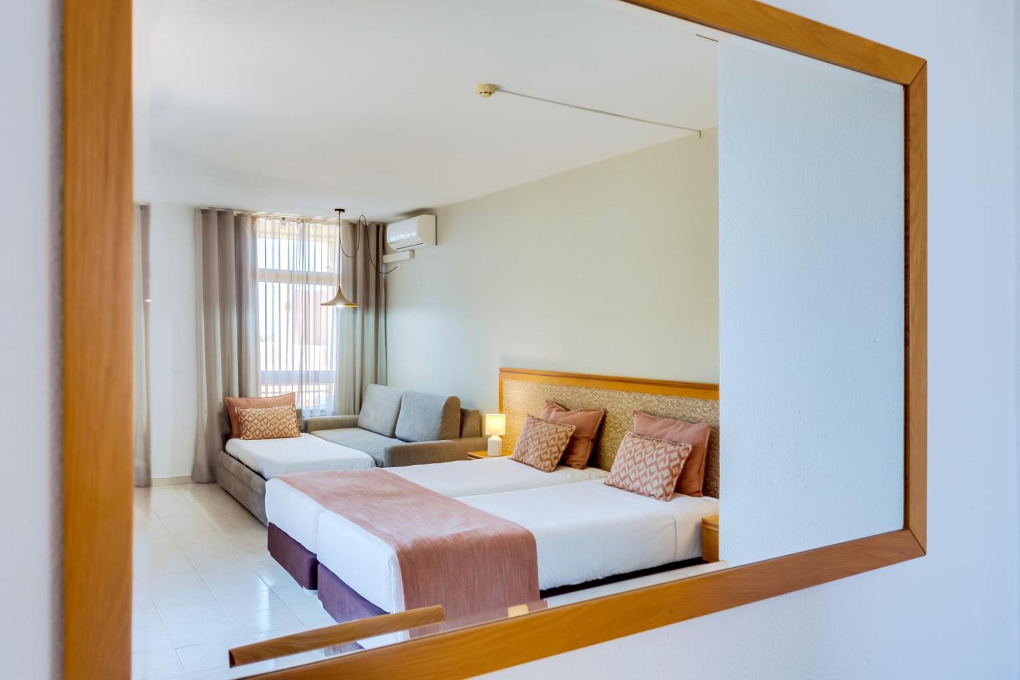 Twin Room (2 Adults + 1 Child),1604067772:JPEG