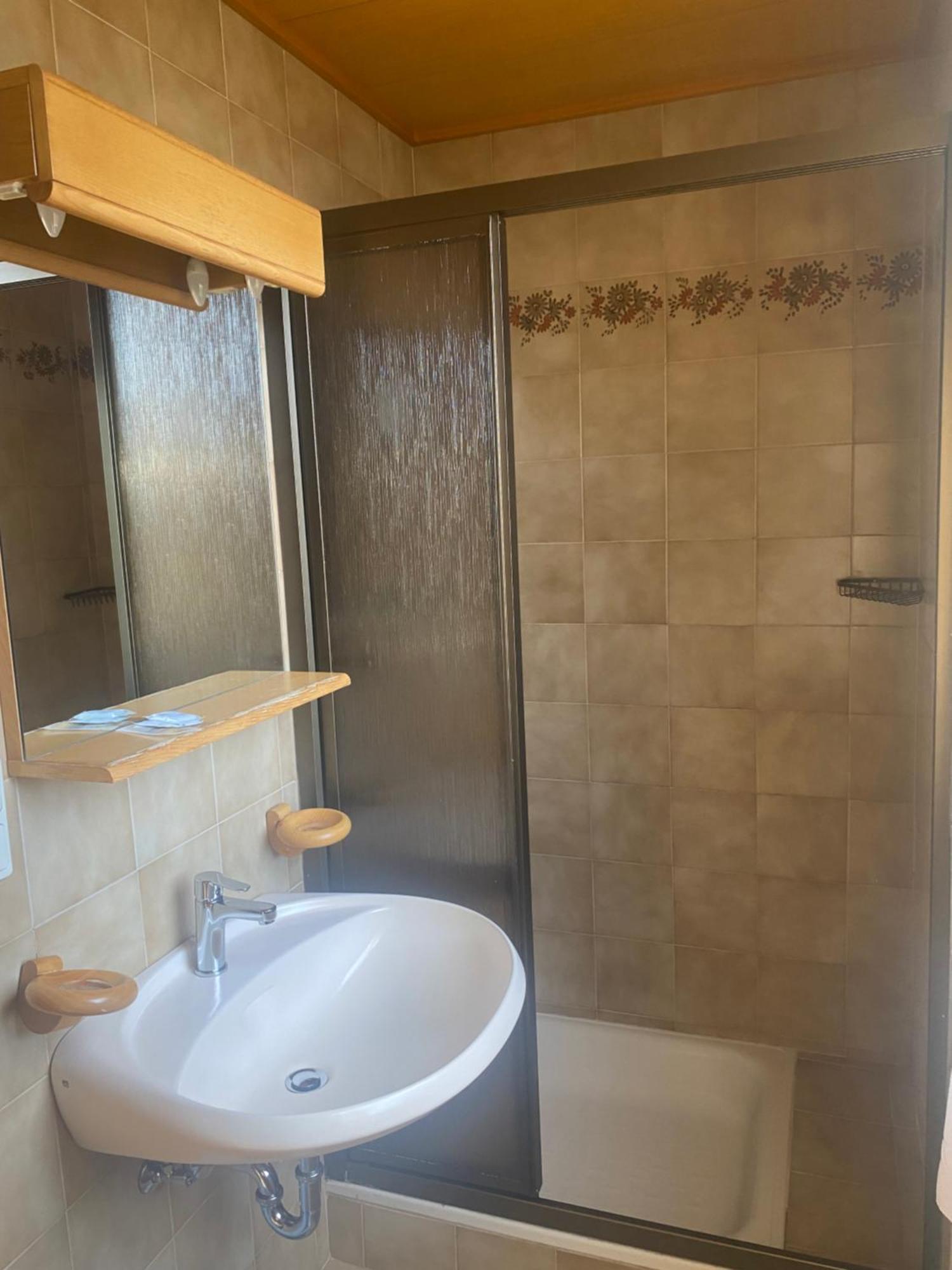 Single Room with Private Bathroom - Annex,1606580011:JPEG