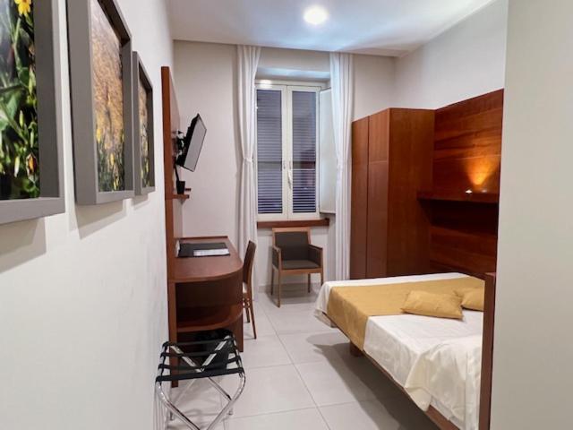 Large Single Room,710775742:JPEG