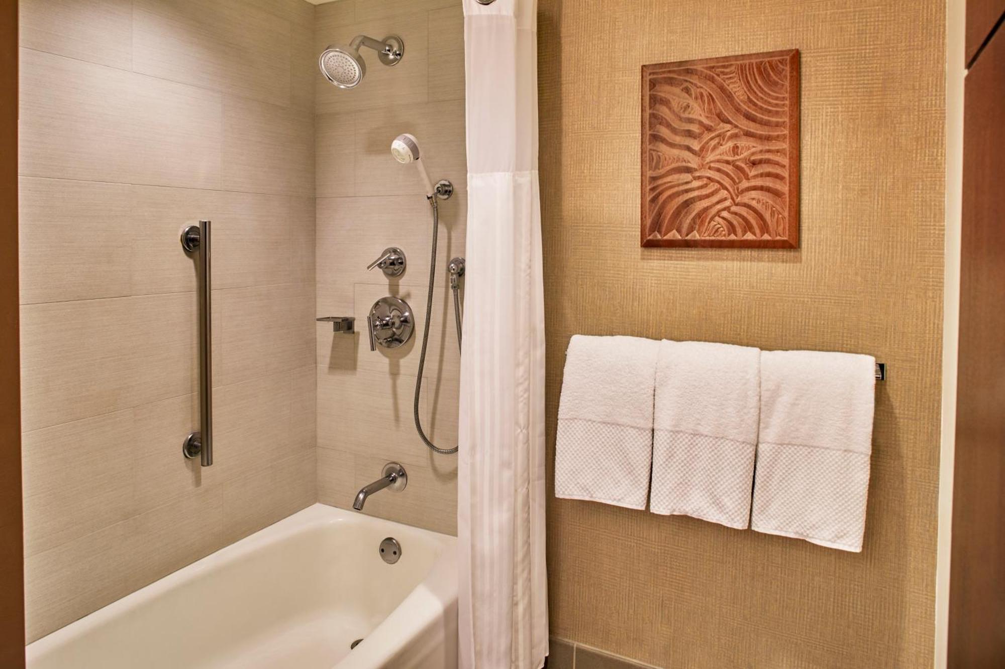 Ali'i Tower One-Bedroom King Suite