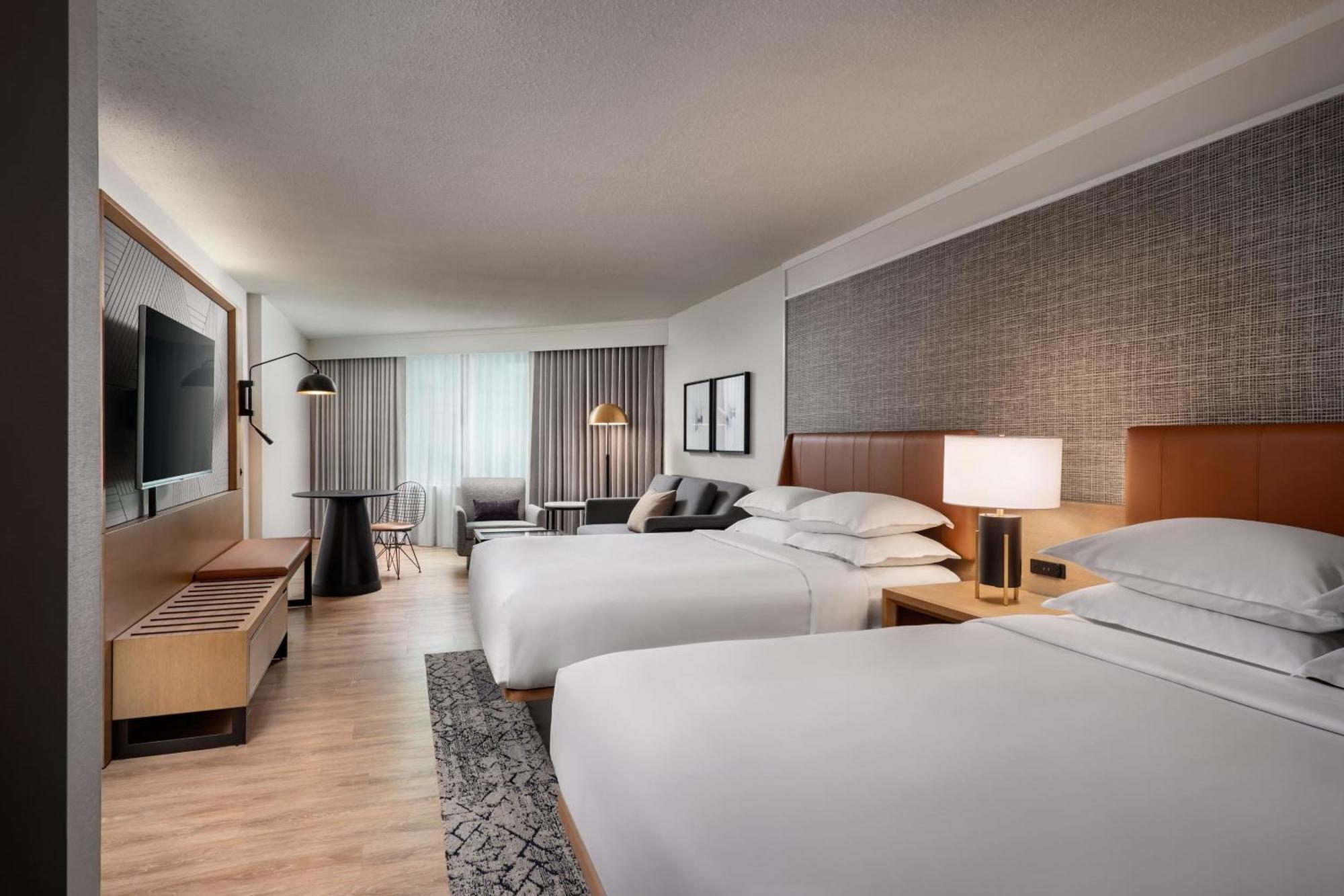 Queen Studio Suite with Sofa Bed - Club Lounge Access,1615380790:JPEG