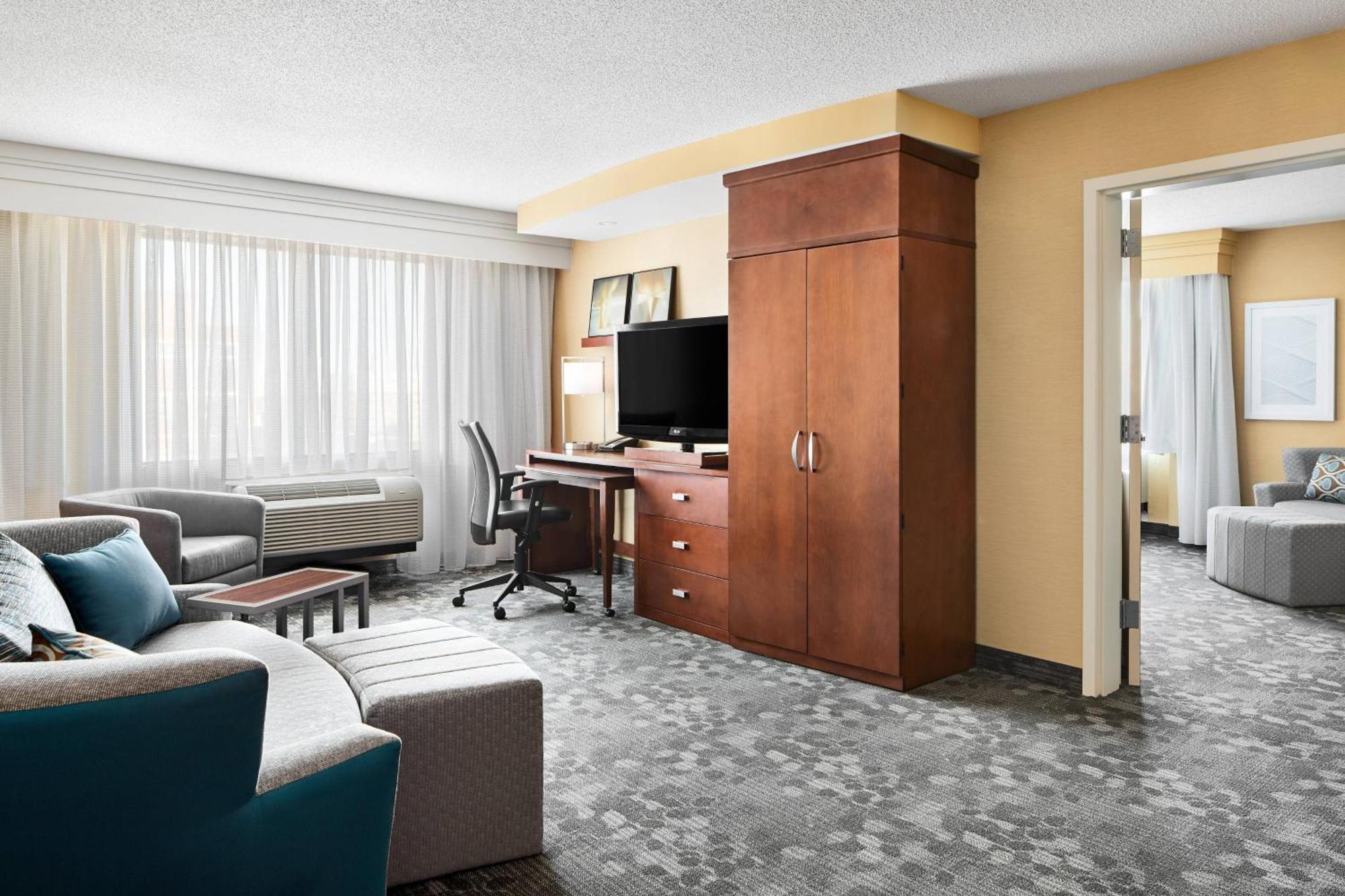 King Suite with Sofa Bed,1618831684:JPEG