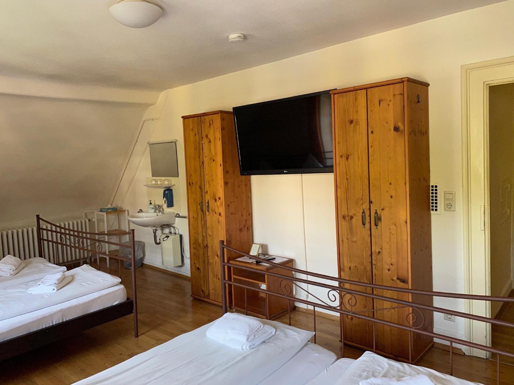 Quadruple Room with Shared Bathroom,1642311195:JPEG