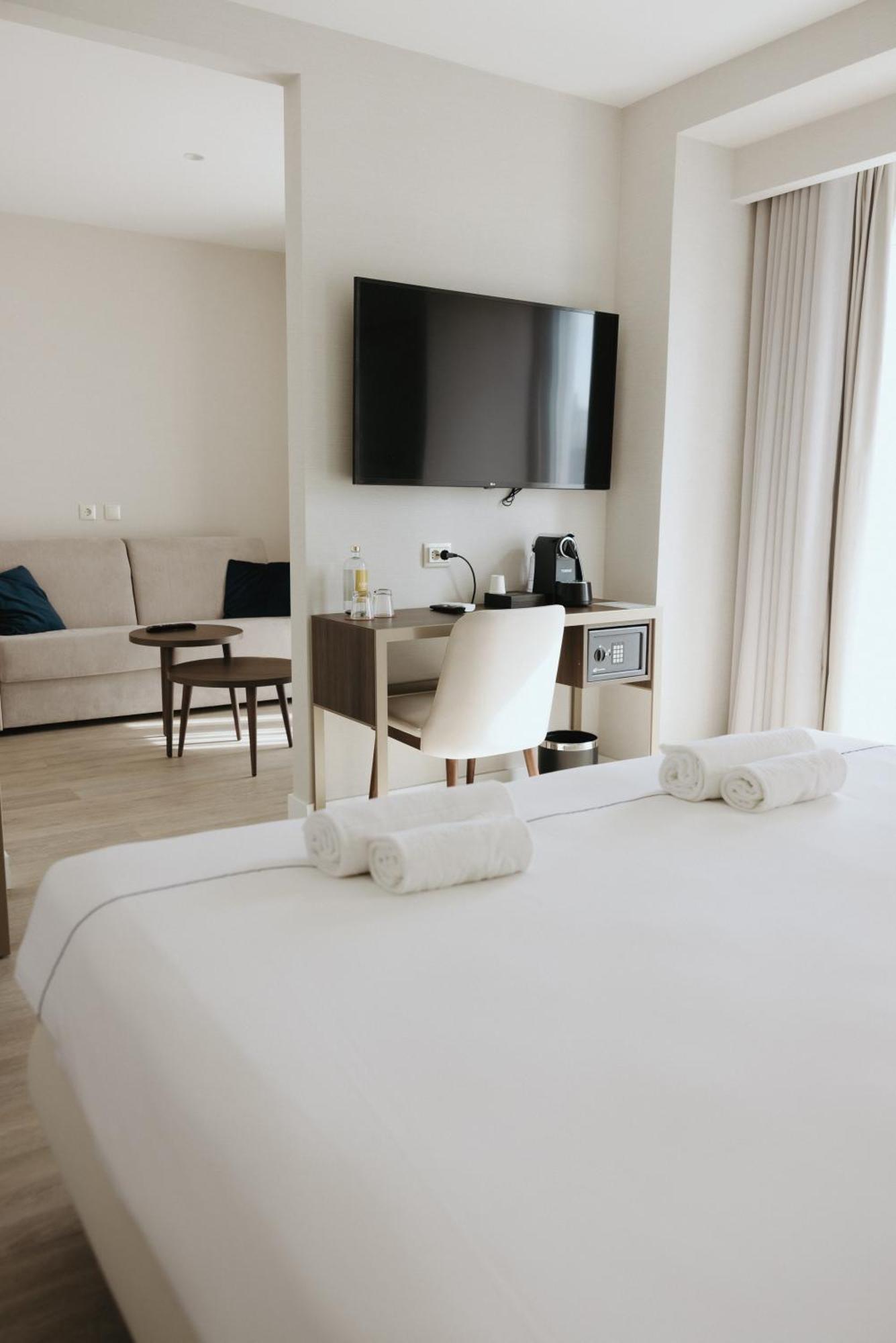 Deluxe Double or Twin Room,1625479976:JPEG