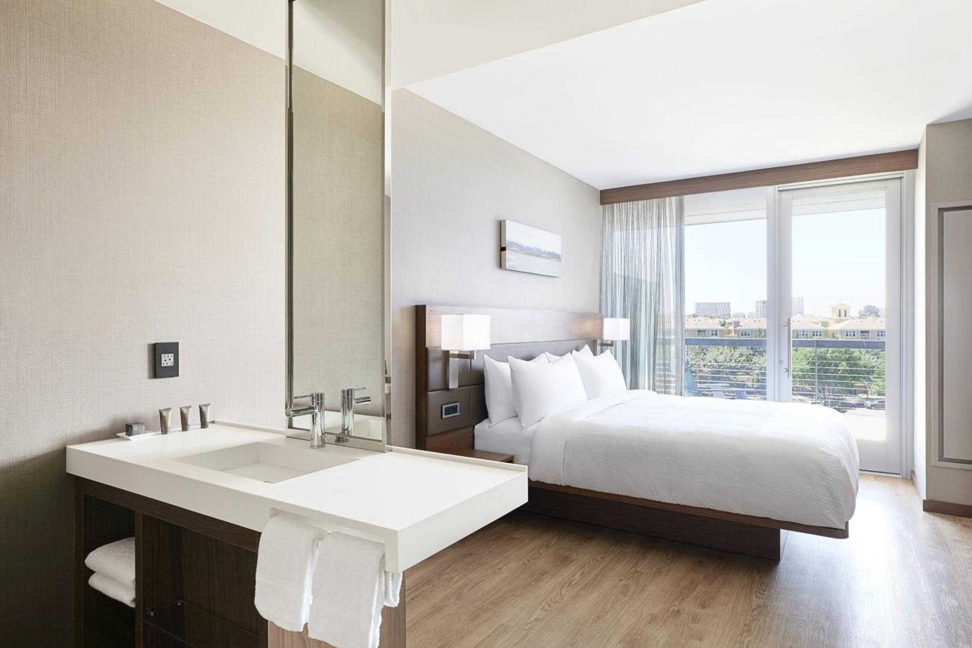 King Room Balcony,1631582926:JPEG