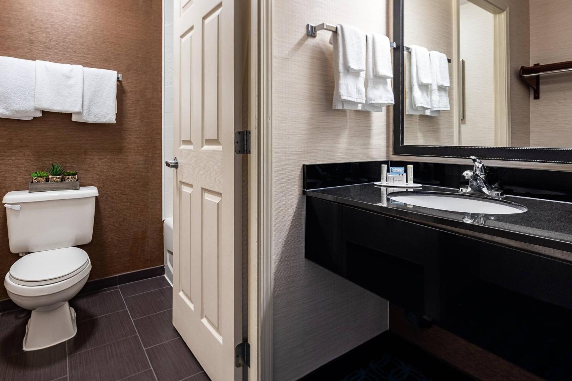 Queen Room Two Queen Beds Roll Shower Mobility Access