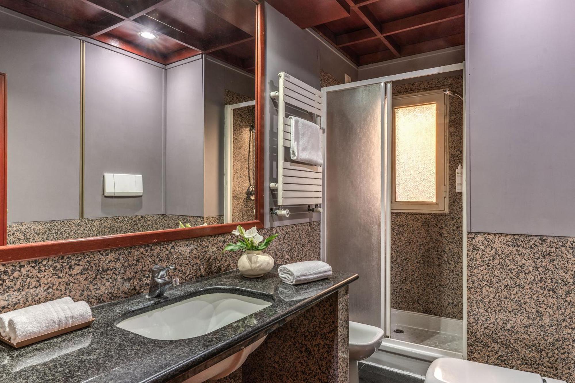 Small Double Room,1636004917:JPEG