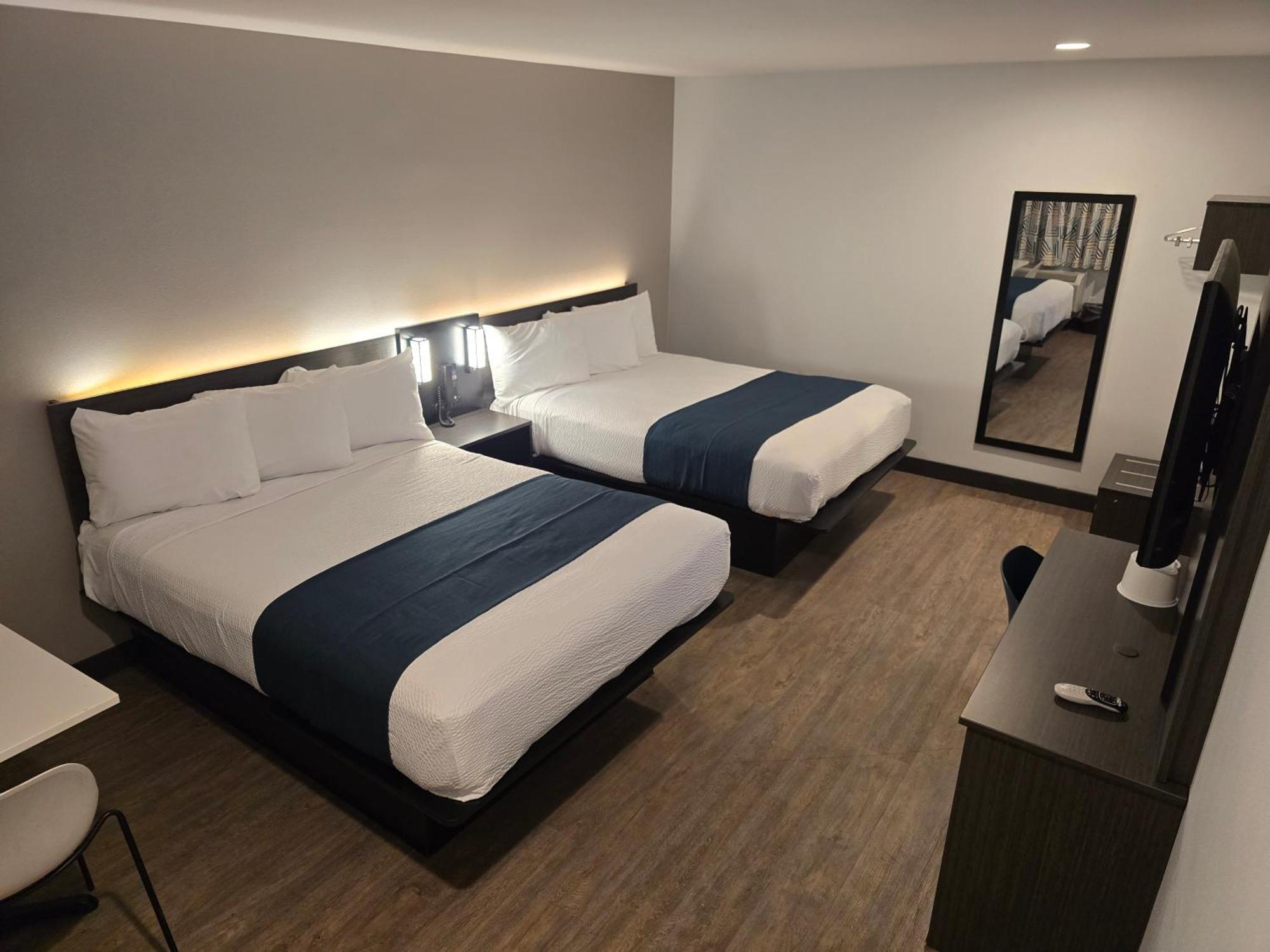 Queen Room Two Queen Beds Non-Smoking