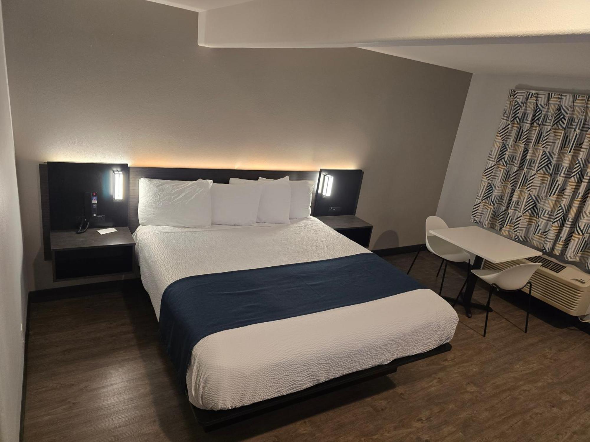 Deluxe King Room Non-Smoking