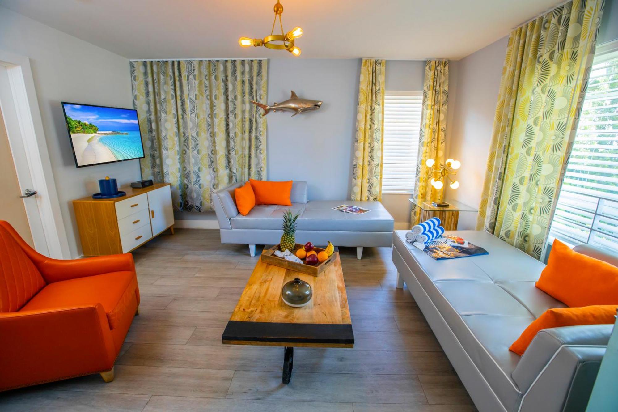 One Bedroom Queen Suite,1639581348:JPEG