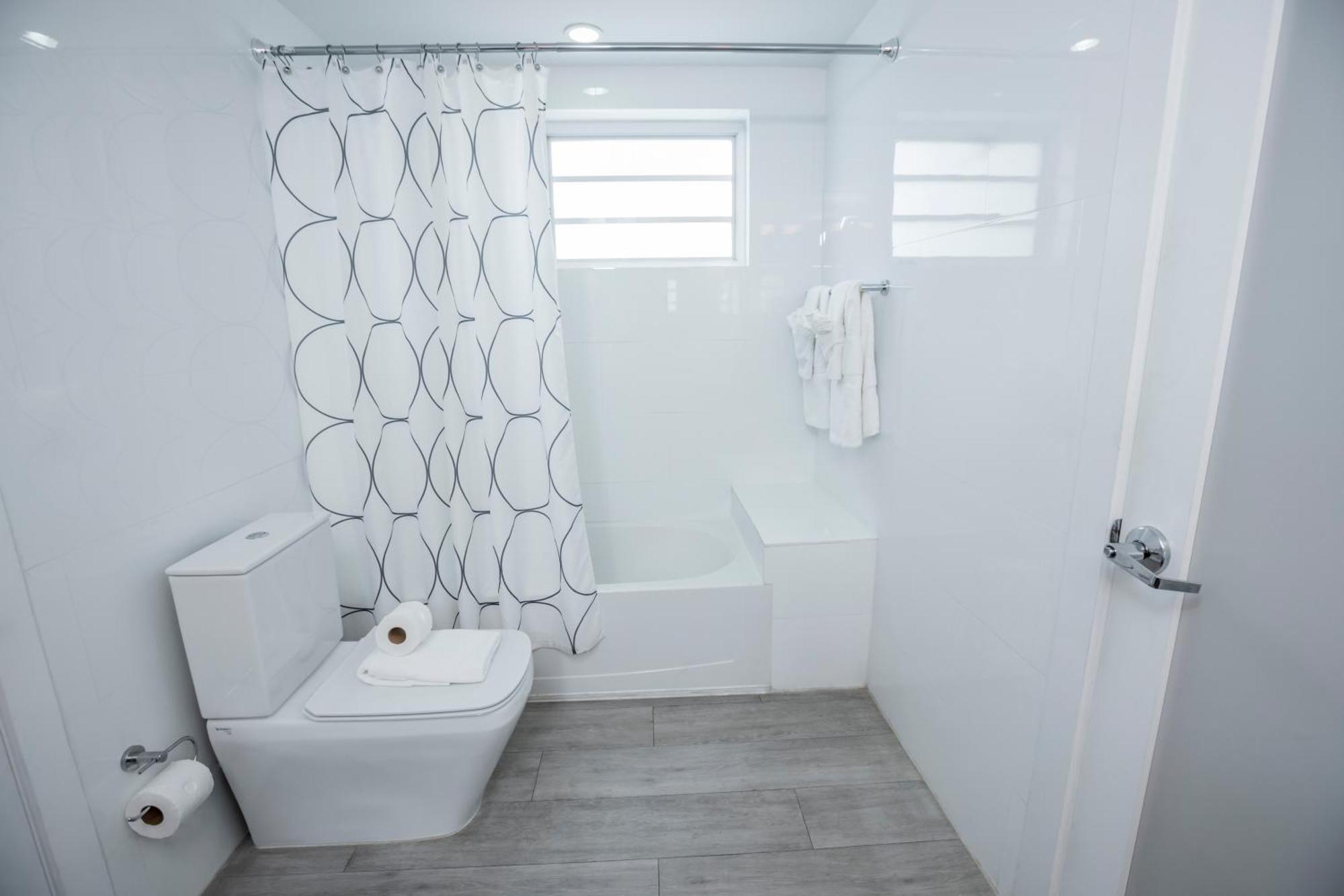One Bedroom Queen Suite