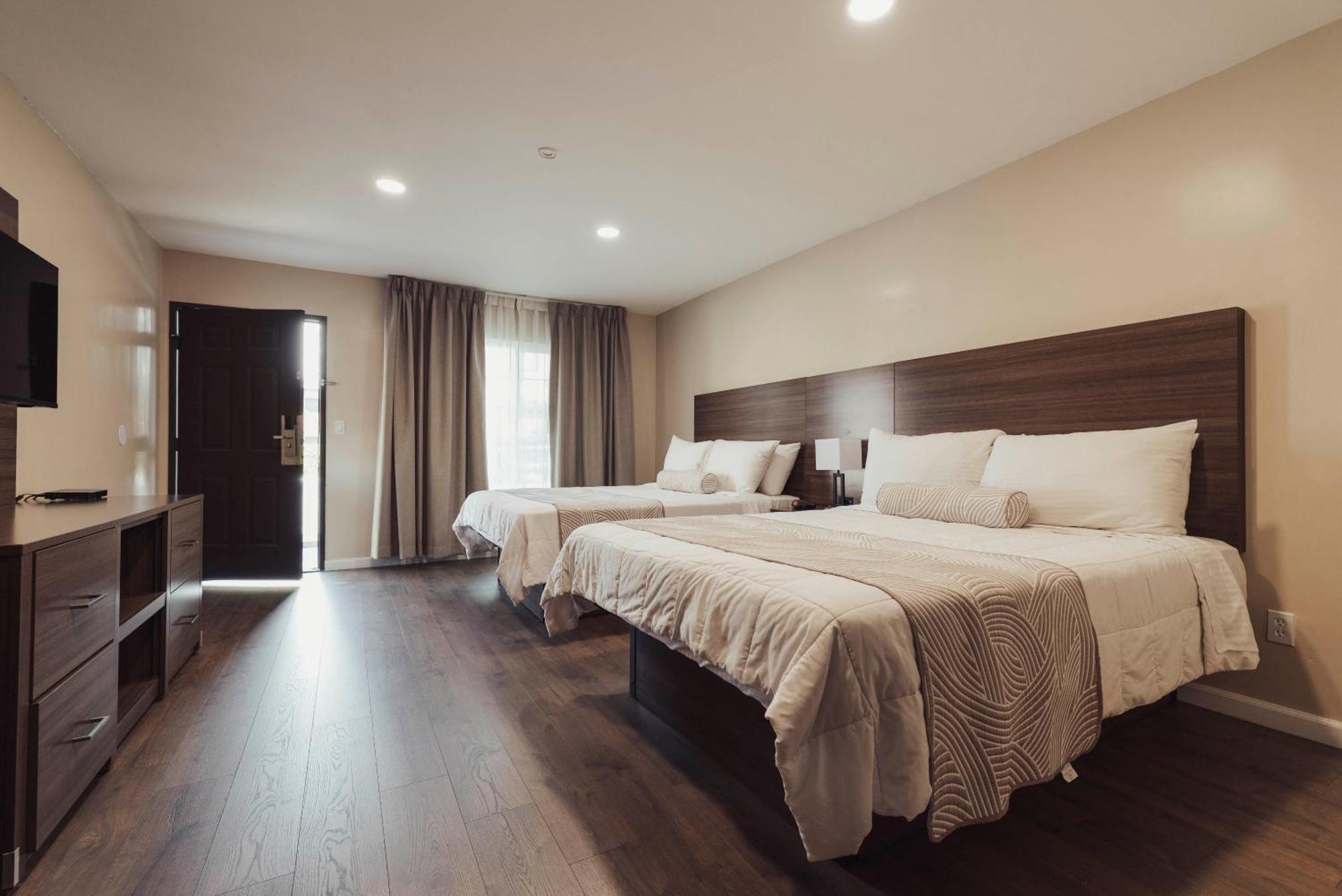 Signature Room 2 Queen Beds