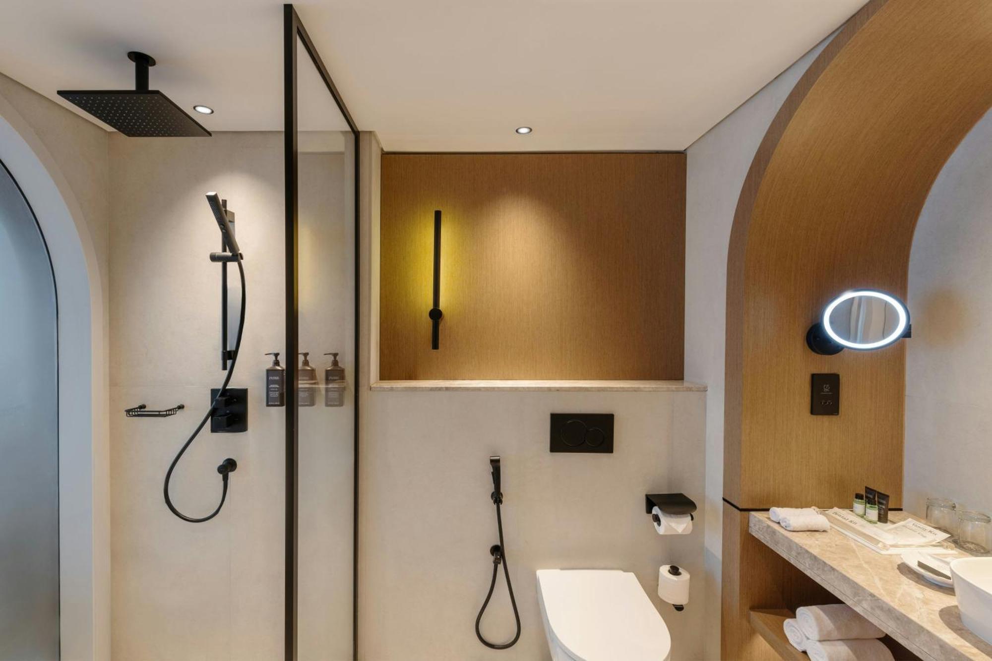 Deluxe King Room JBR View Private beach Access