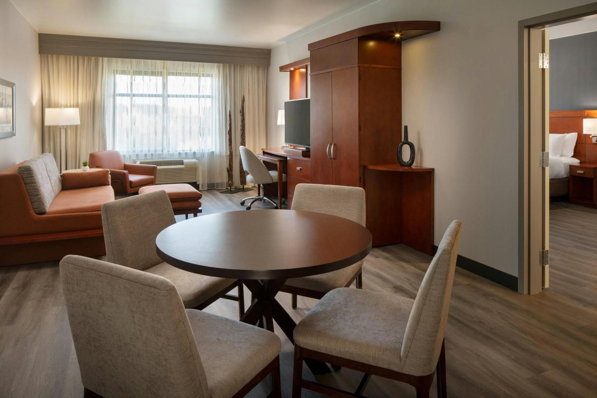 One-Bedroom King Suite with Sofa Bed,1643168036:JPEG