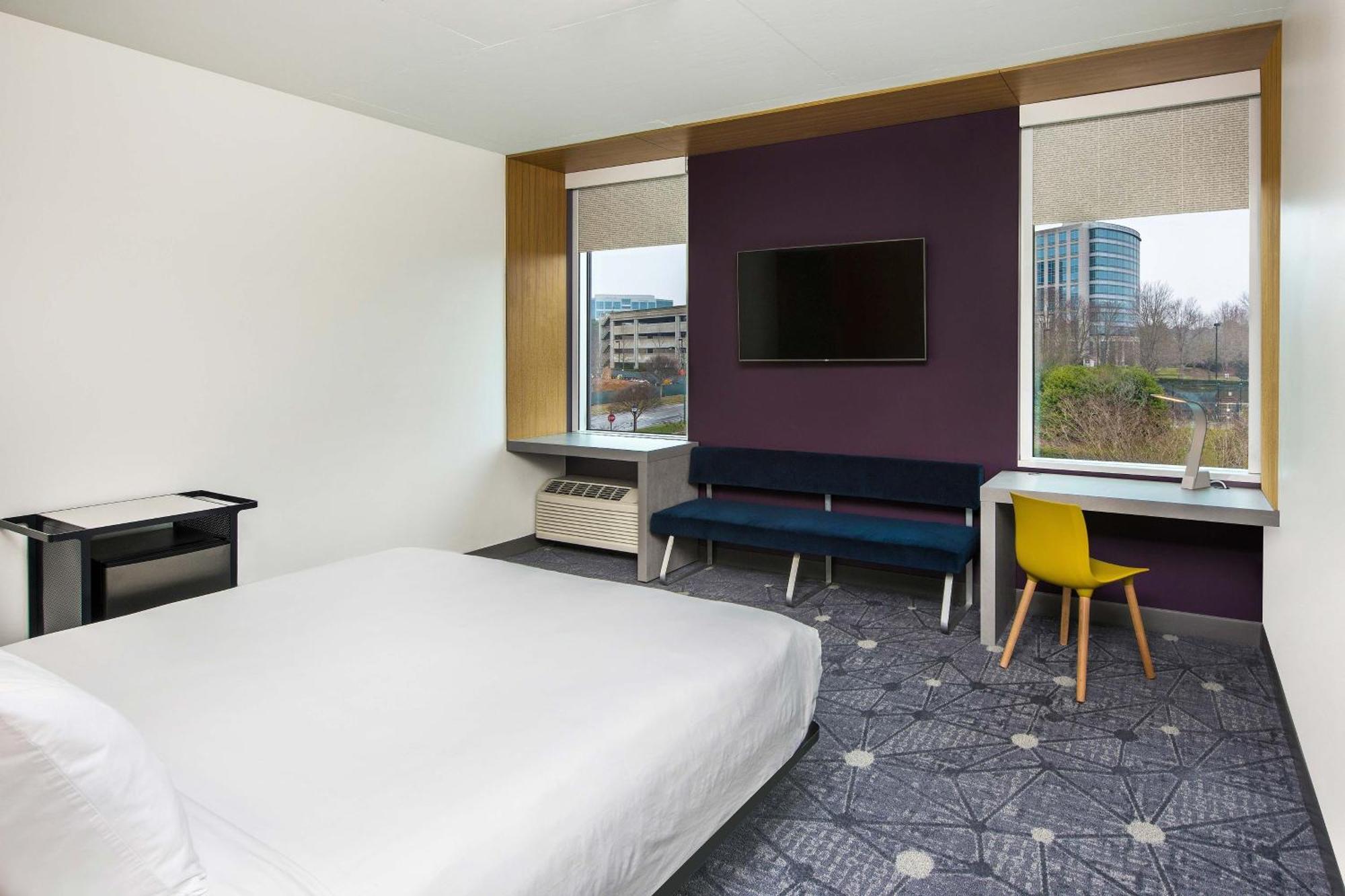 Aloft Guest room 1 King