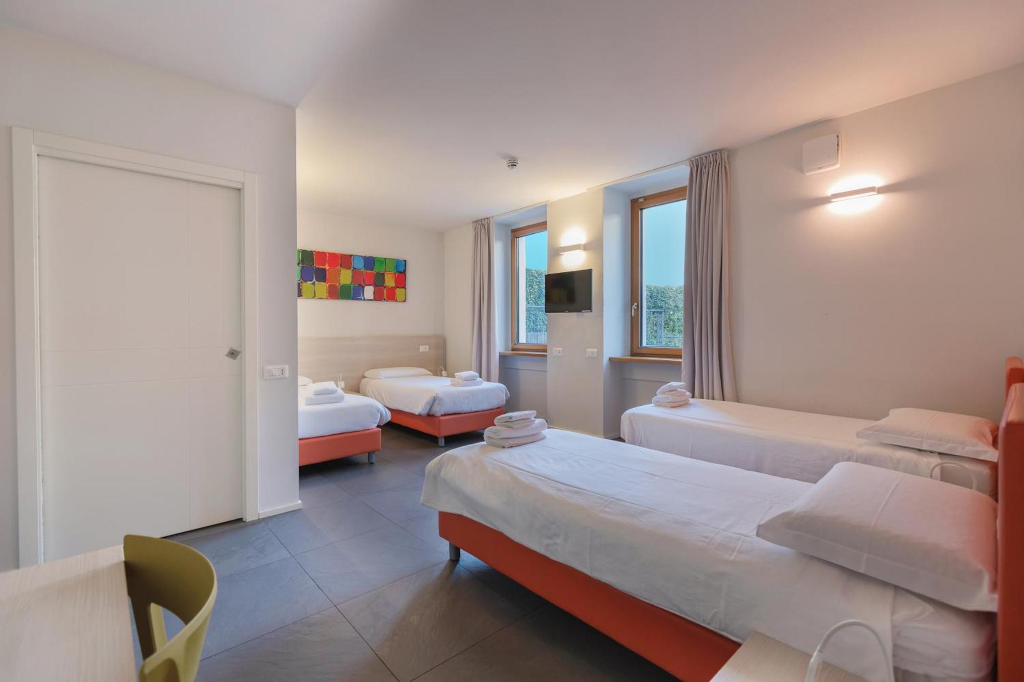 Bed in 4-Bed Male Dormitory Room,1649067363:JPEG