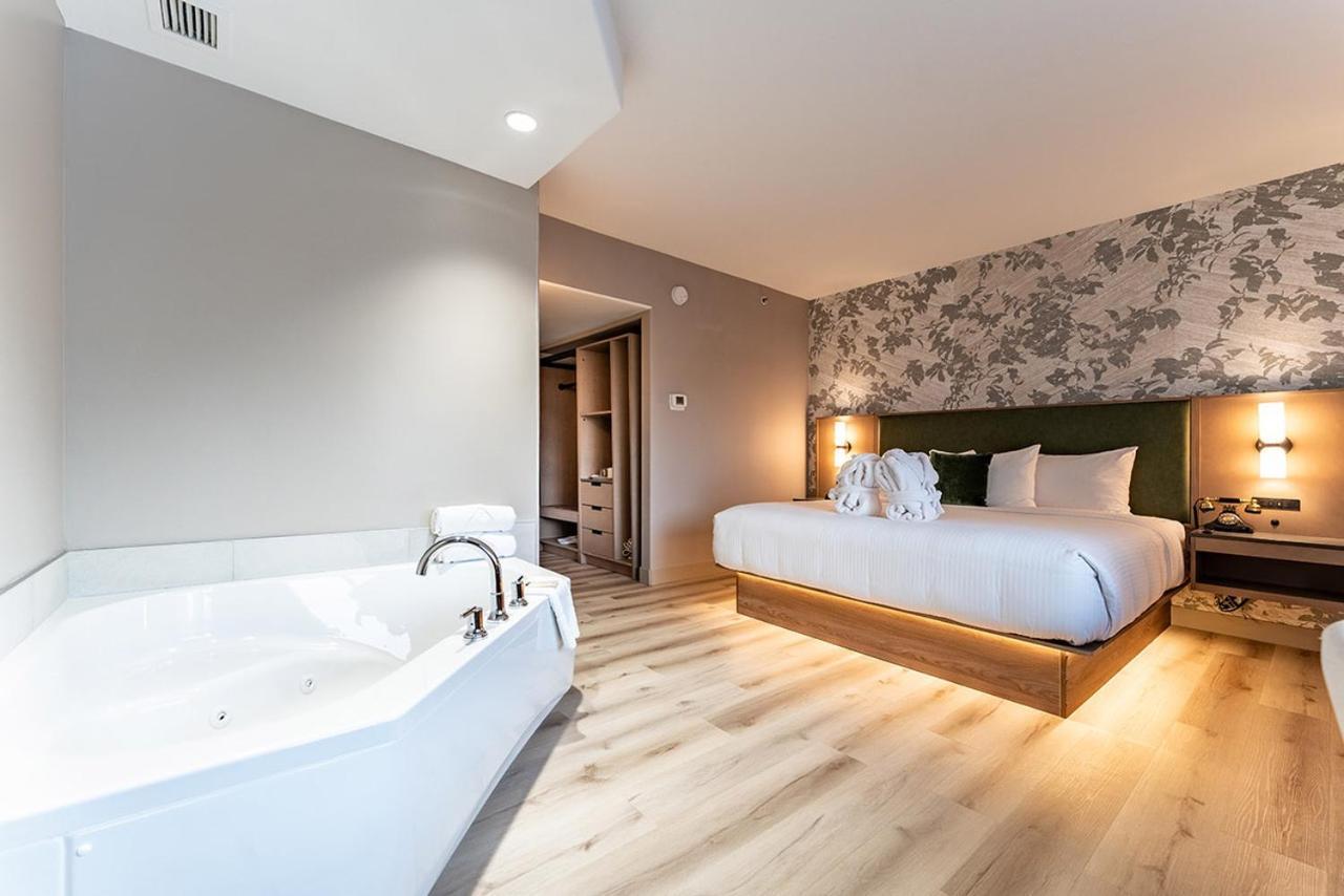 King Room with Whirlpool,1649895090:JPEG