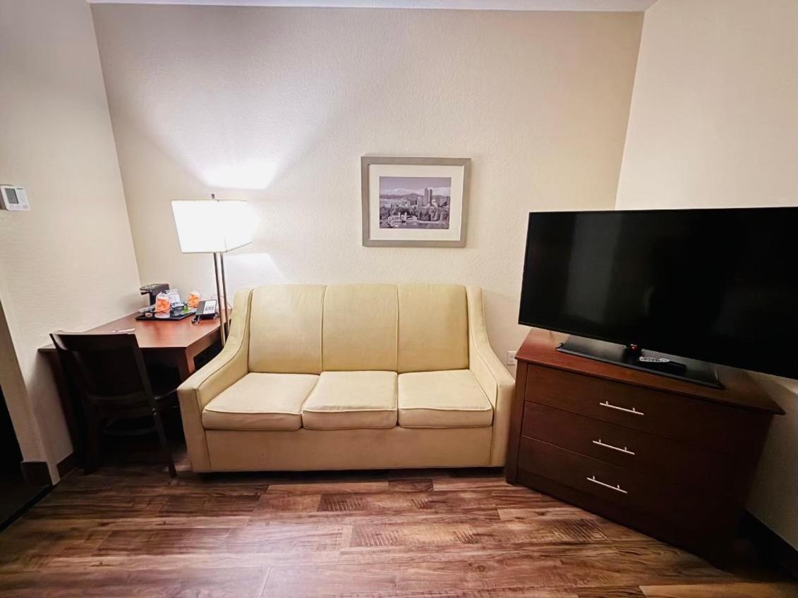 Efficiency King Suite Accessible or Non-Smoking