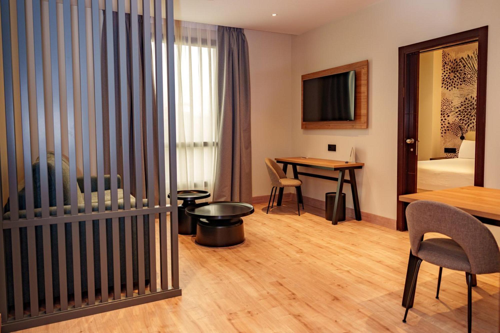 Triple Premium with Lounge,1658748913:JPEG