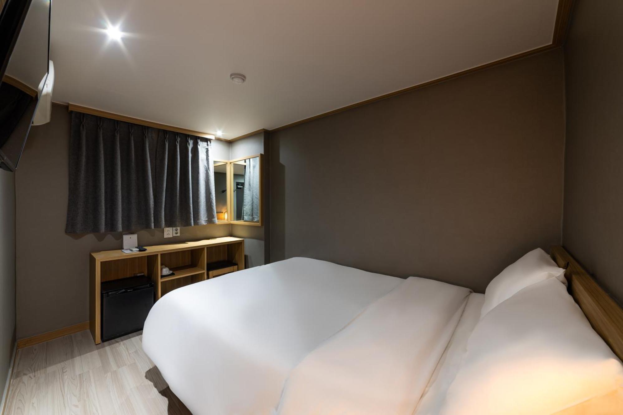 Double Room,1667448006:JPEG