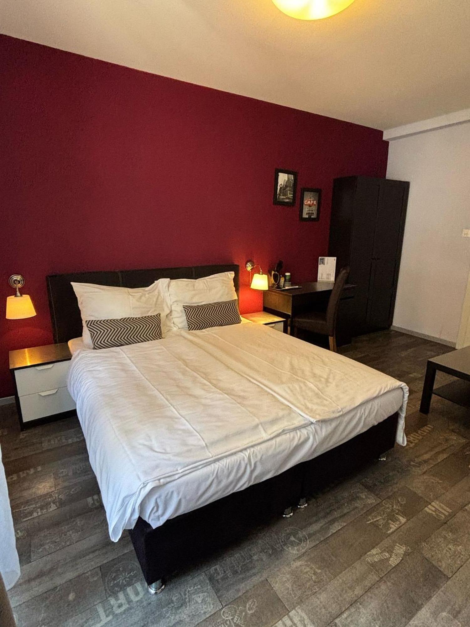 Standard Zweibettzimmer mit Blick auf den Innenhof