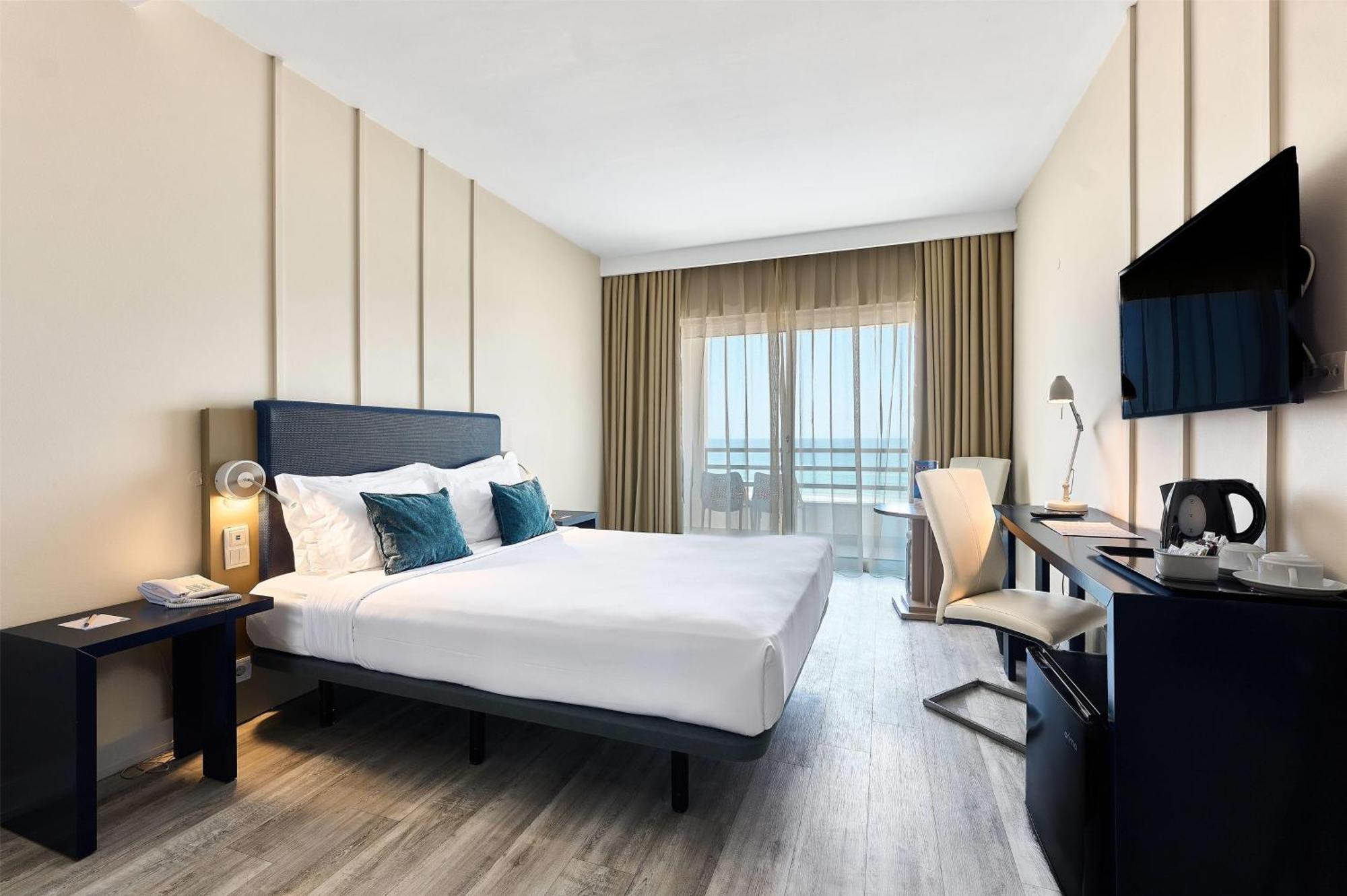 1 Double Bed, Premium Ocean Front, Non-Smoking,1710068817:JPEG