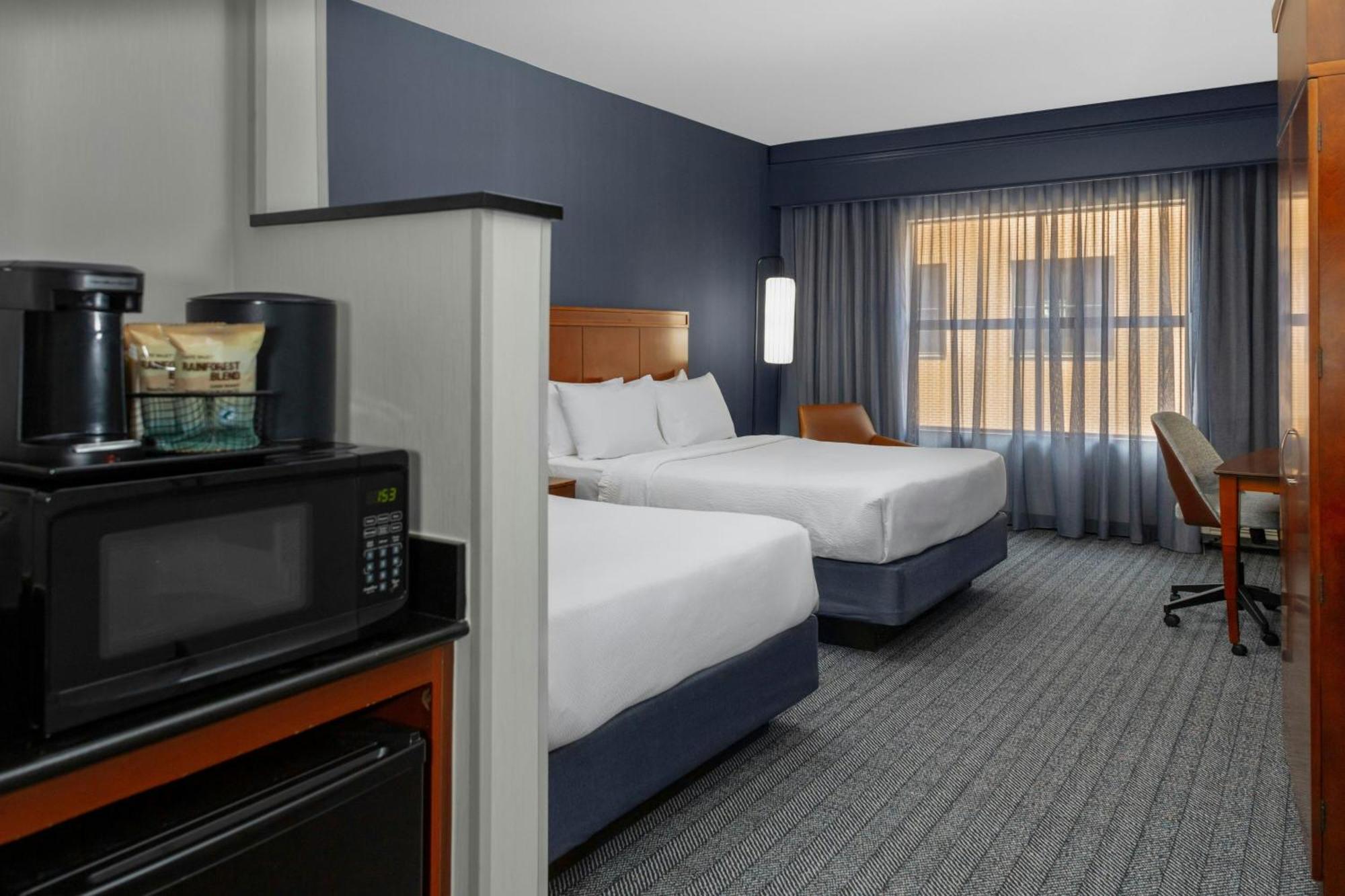 Queen Room with Two Queen Beds and Adapted Tub - Mobility and Hearing Accessible,1689834163:JPEG