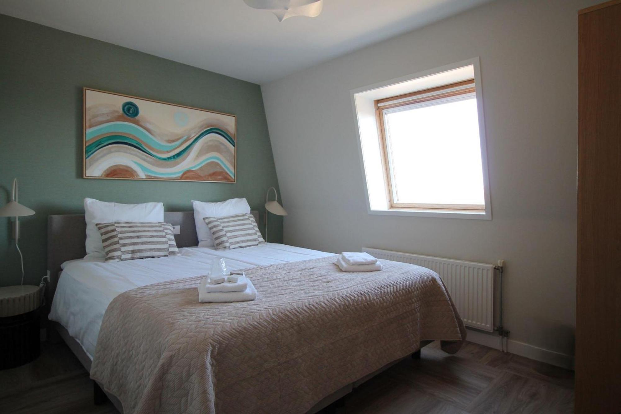 Two-Room Apartment with One Double and One Bunk Bed, City View and Walk-In Shower - Non-Smoking,1692070378:JPEG
