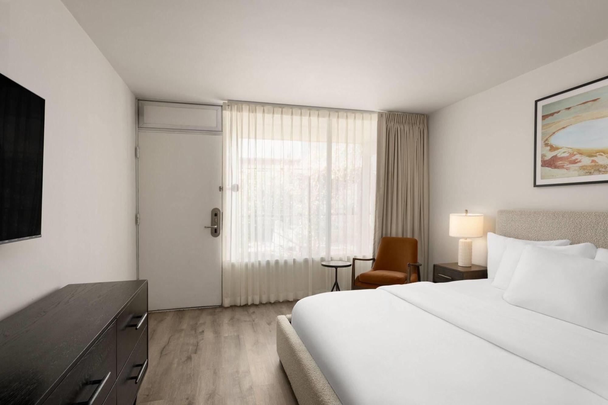 King Room with Courtyard View - Non-Smoking